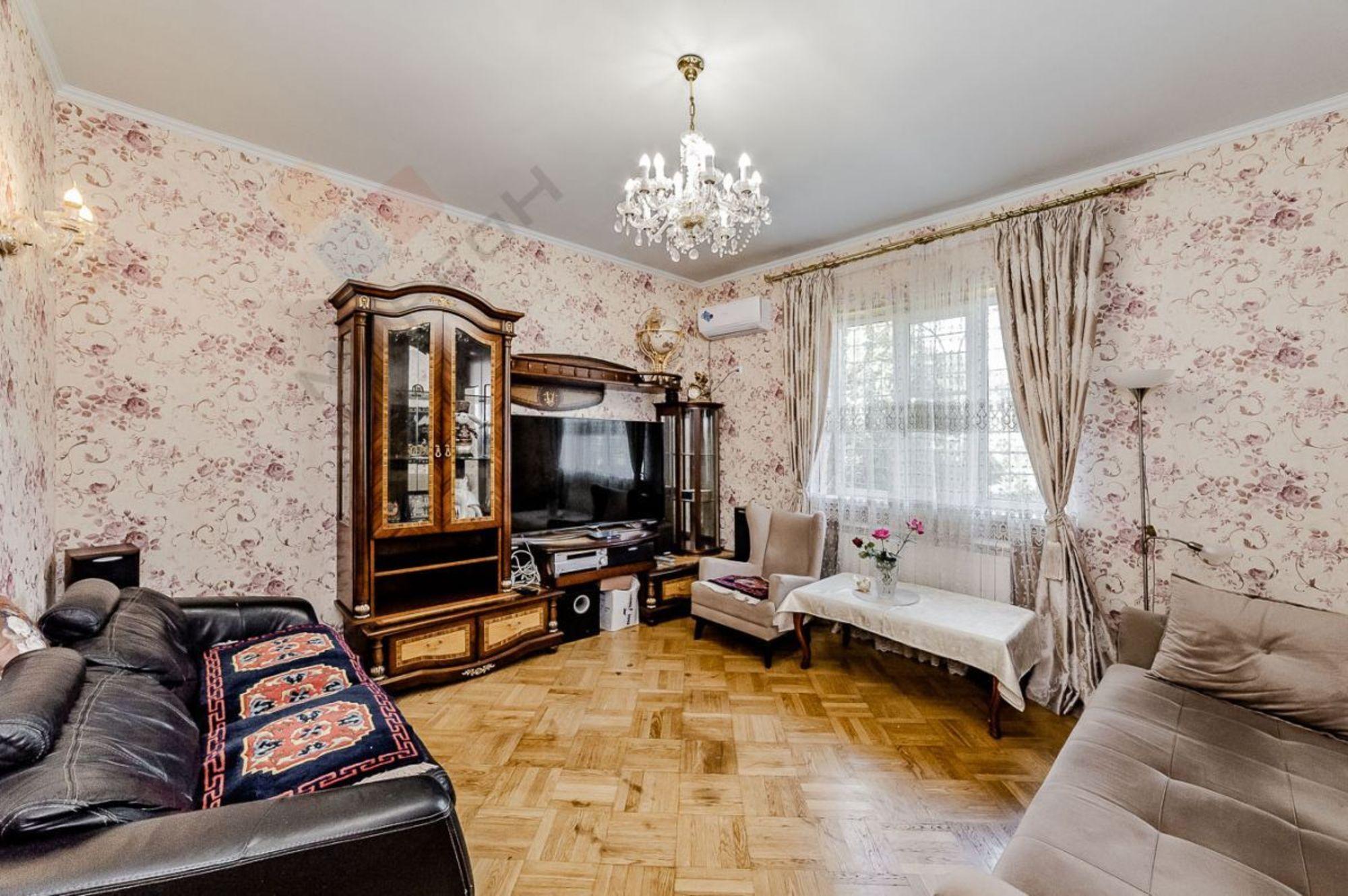 Купить дачу, дом, коттедж за 20 500 000 рублей на им. Дёмина А.В. ул, 45