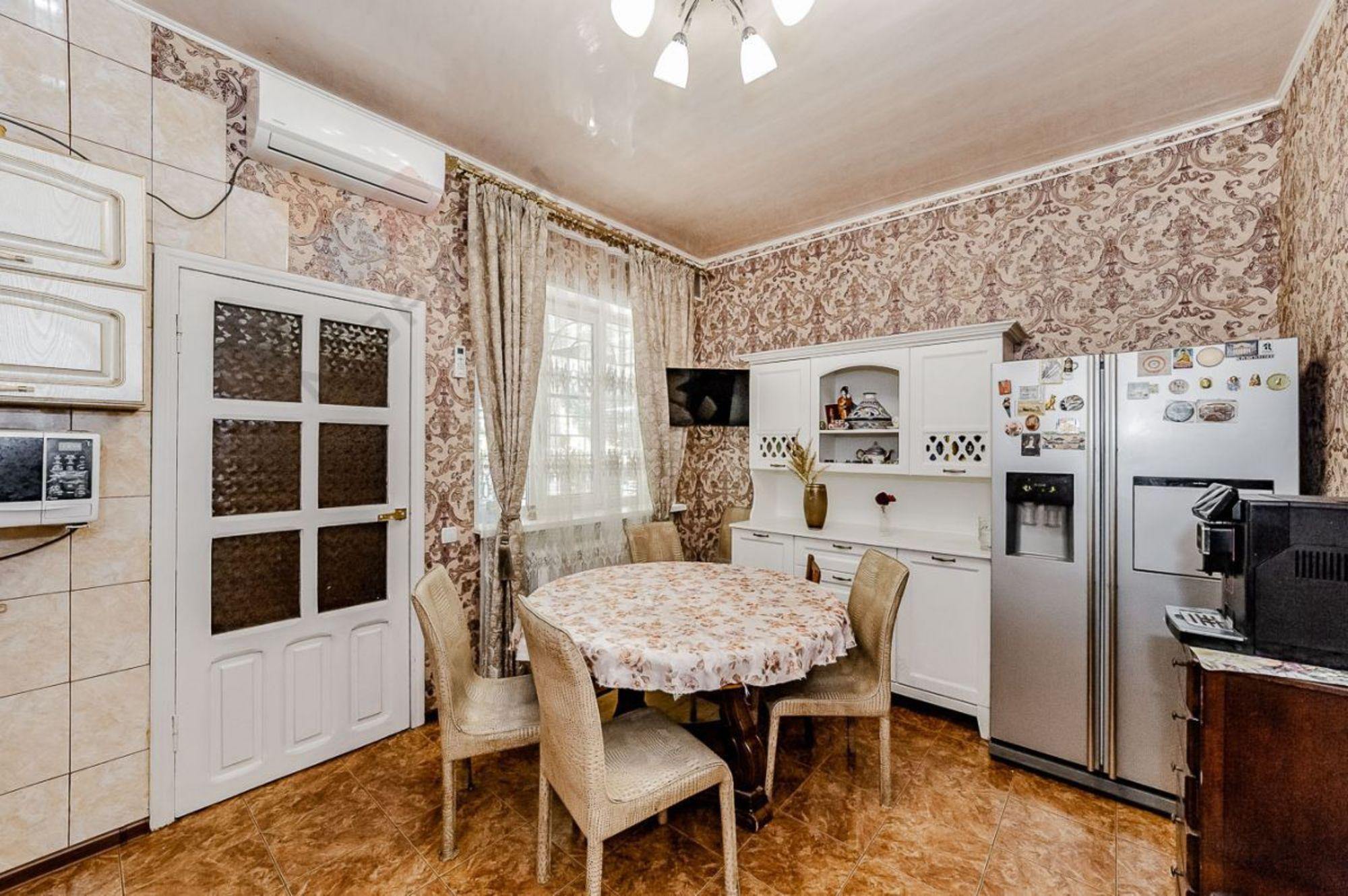 Купить дачу, дом, коттедж за 20 500 000 рублей на им. Дёмина А.В. ул, 45