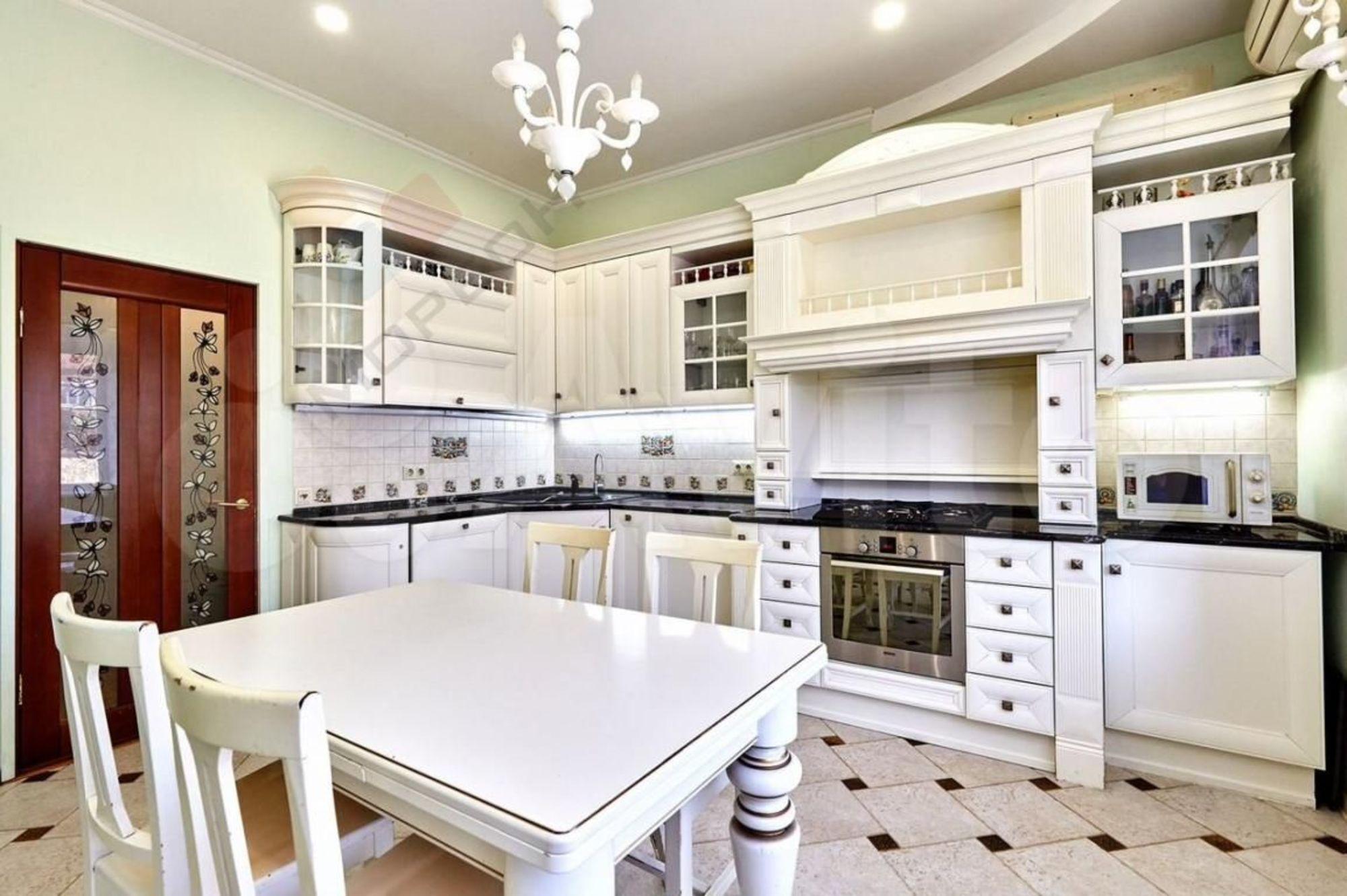 Купить дачу, дом, коттедж за 40 000 000 рублей на Летняя ул, 5