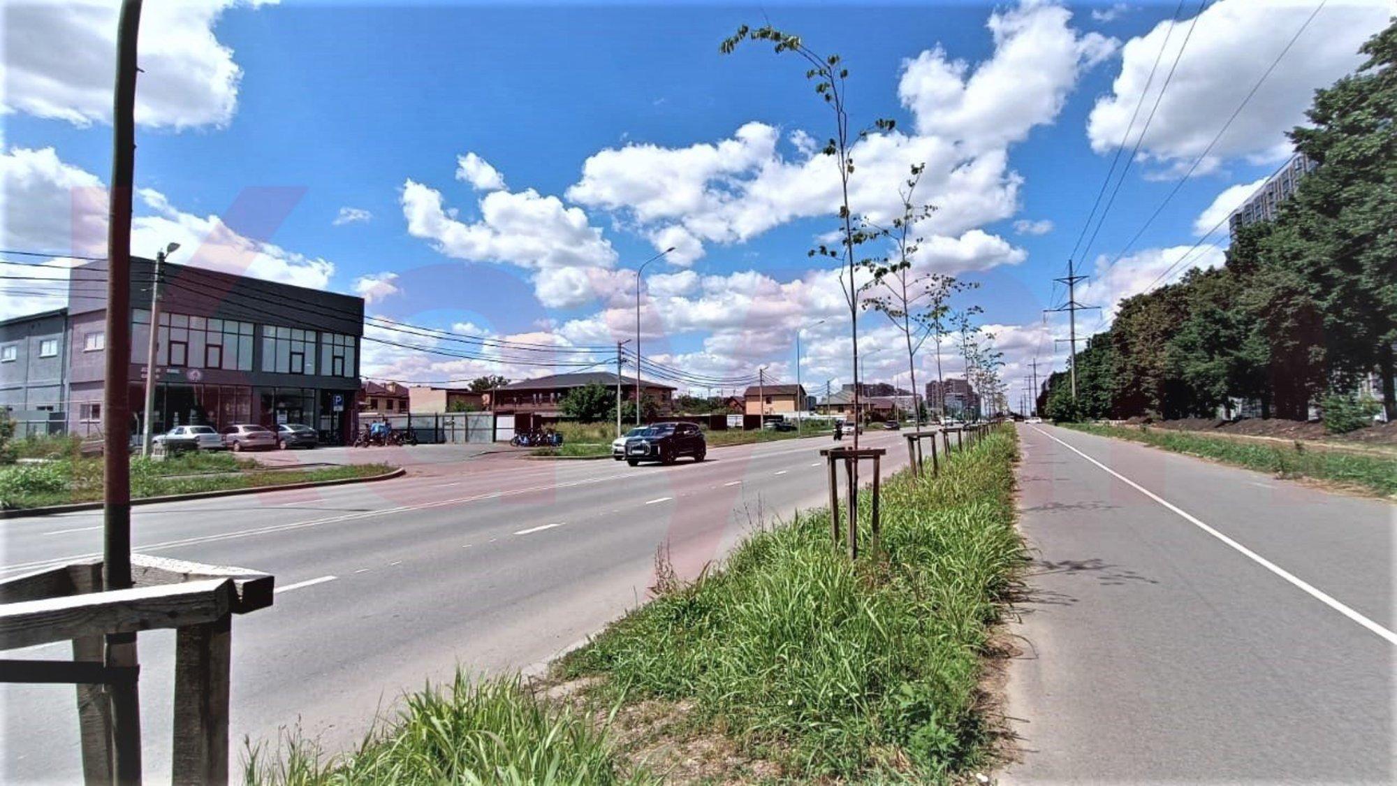 Купить торговое помещение за 160 000 000 рублей на Батуринская ул.