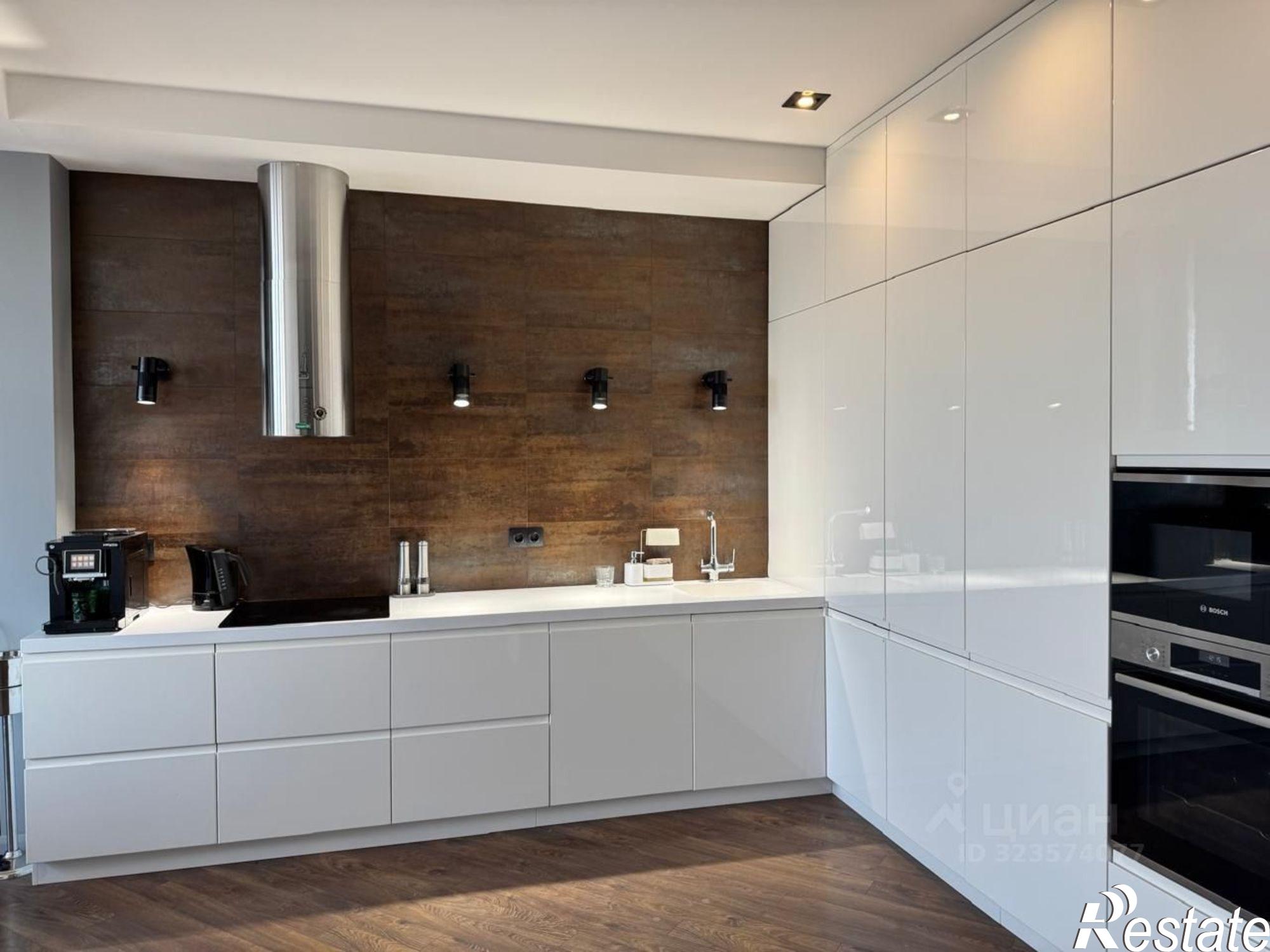 Сдать квартиру за 130 000 рублей на улица Николая Кондратенко, 6 к1