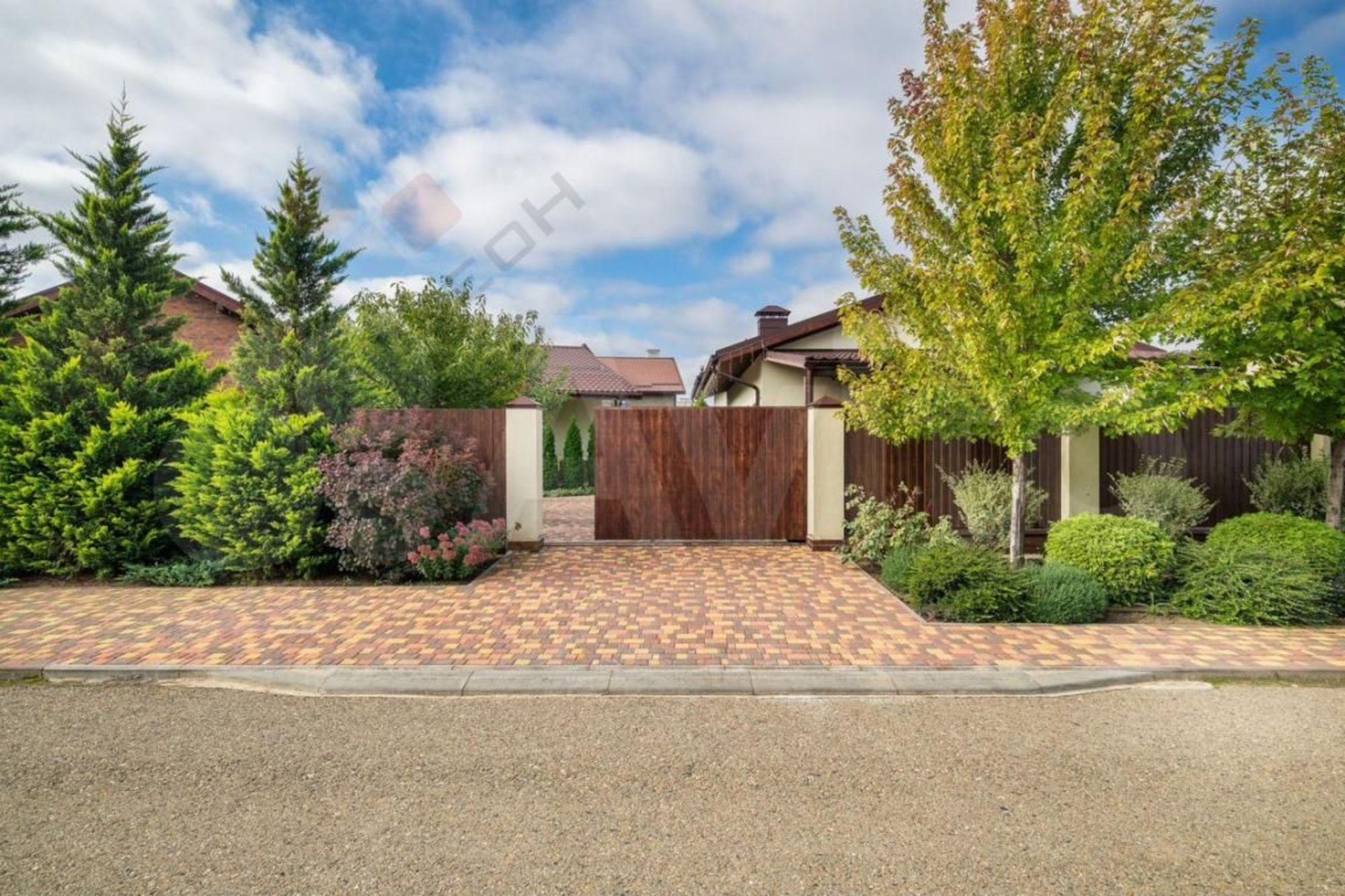 Купить дачу, дом, коттедж за 65 000 000 рублей на Феррарская ул, 9