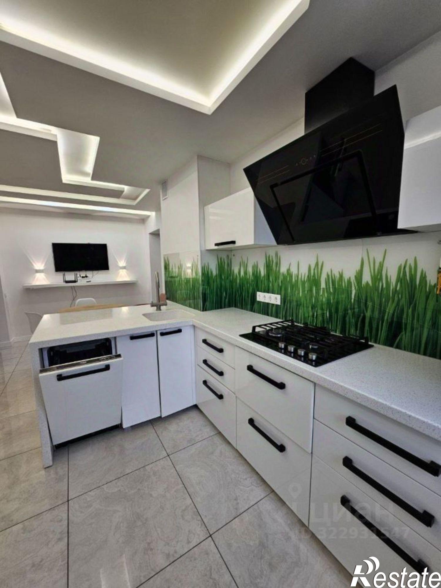 Сдать квартиру за 49 990 рублей на Симферопольская улица, 30/2