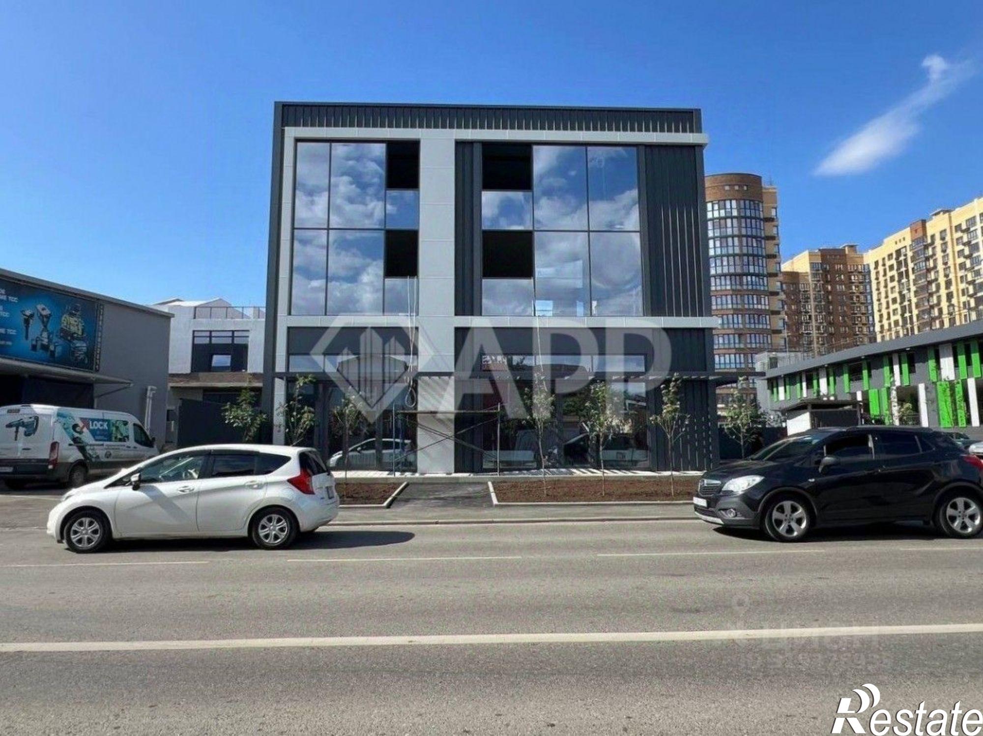 Сдать торговое помещение за 169 500 рублей на Российская улица, 388