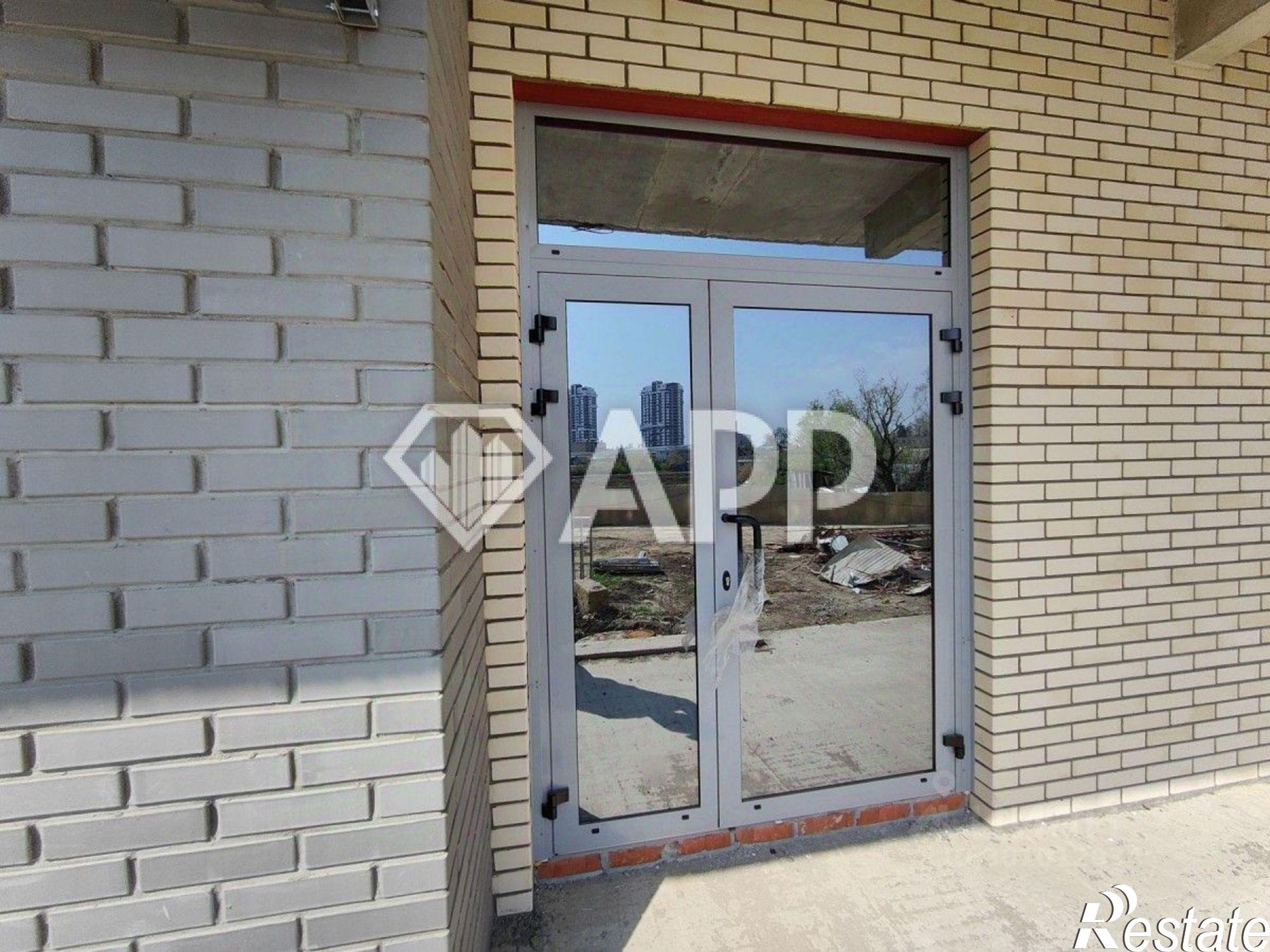 Купить торговое помещение за 10 879 000 рублей на улица Мачуги, 160/1