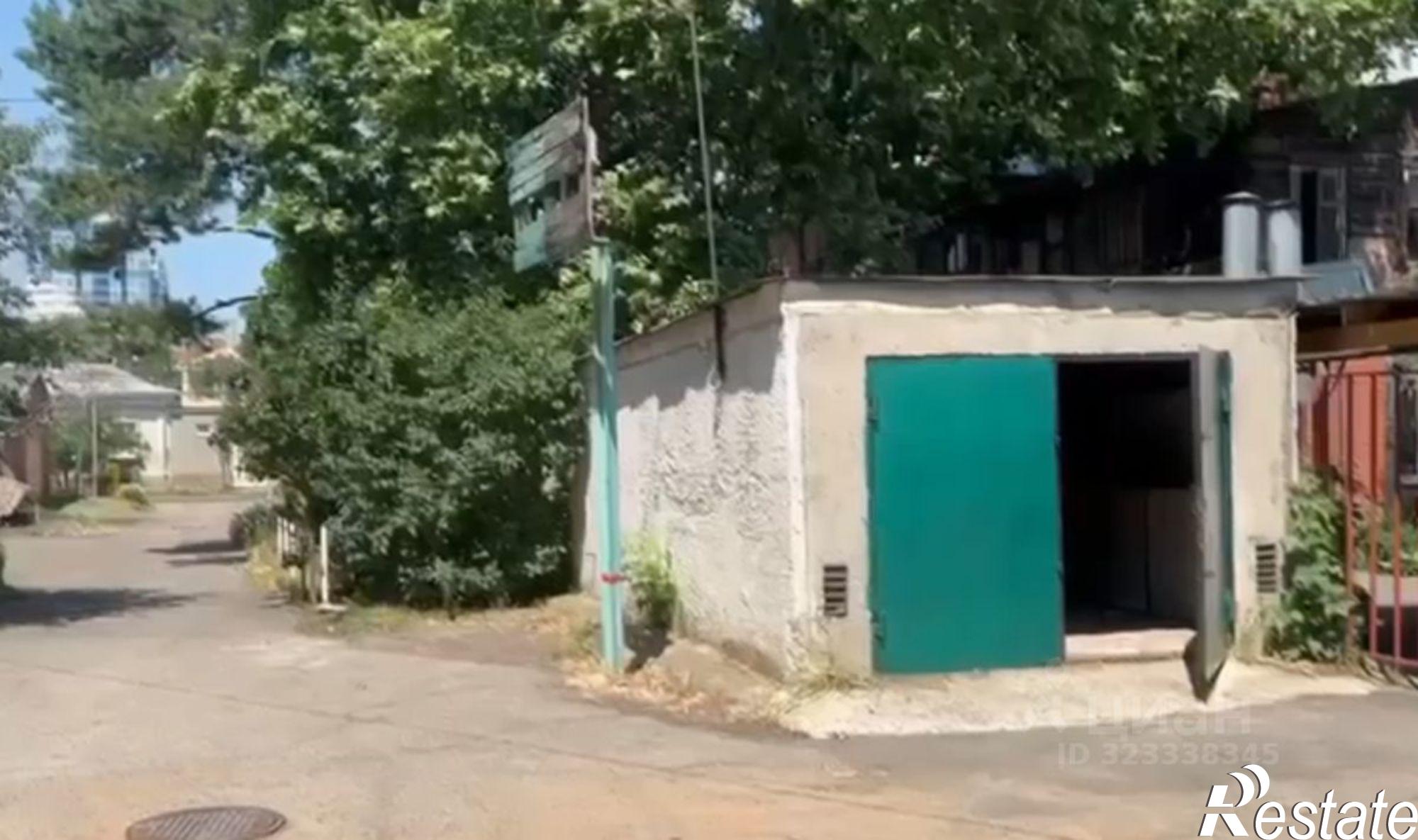 Купить гараж, место в паркинге за 1 000 010 рублей на ул им. Кирова, 30