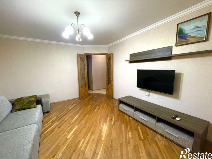 3-комн квартира проспект Чекистов, 42,  д. 42