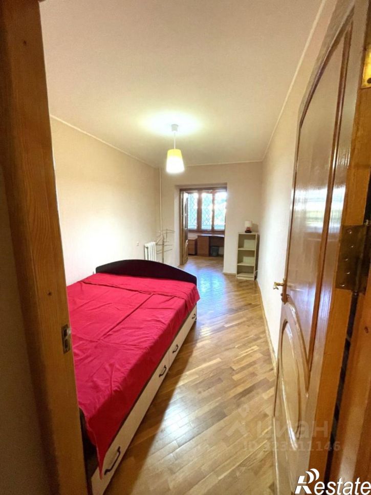 3-комн квартира проспект Чекистов, 42,  д. 42