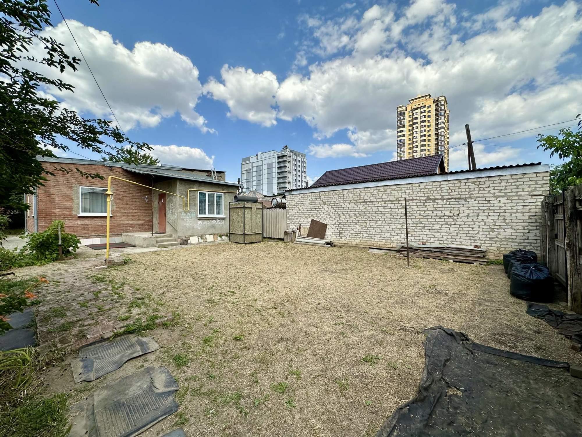 Купить дачу, дом, коттедж за 19 500 000 рублей на им. Володи Головатого улица, д.481