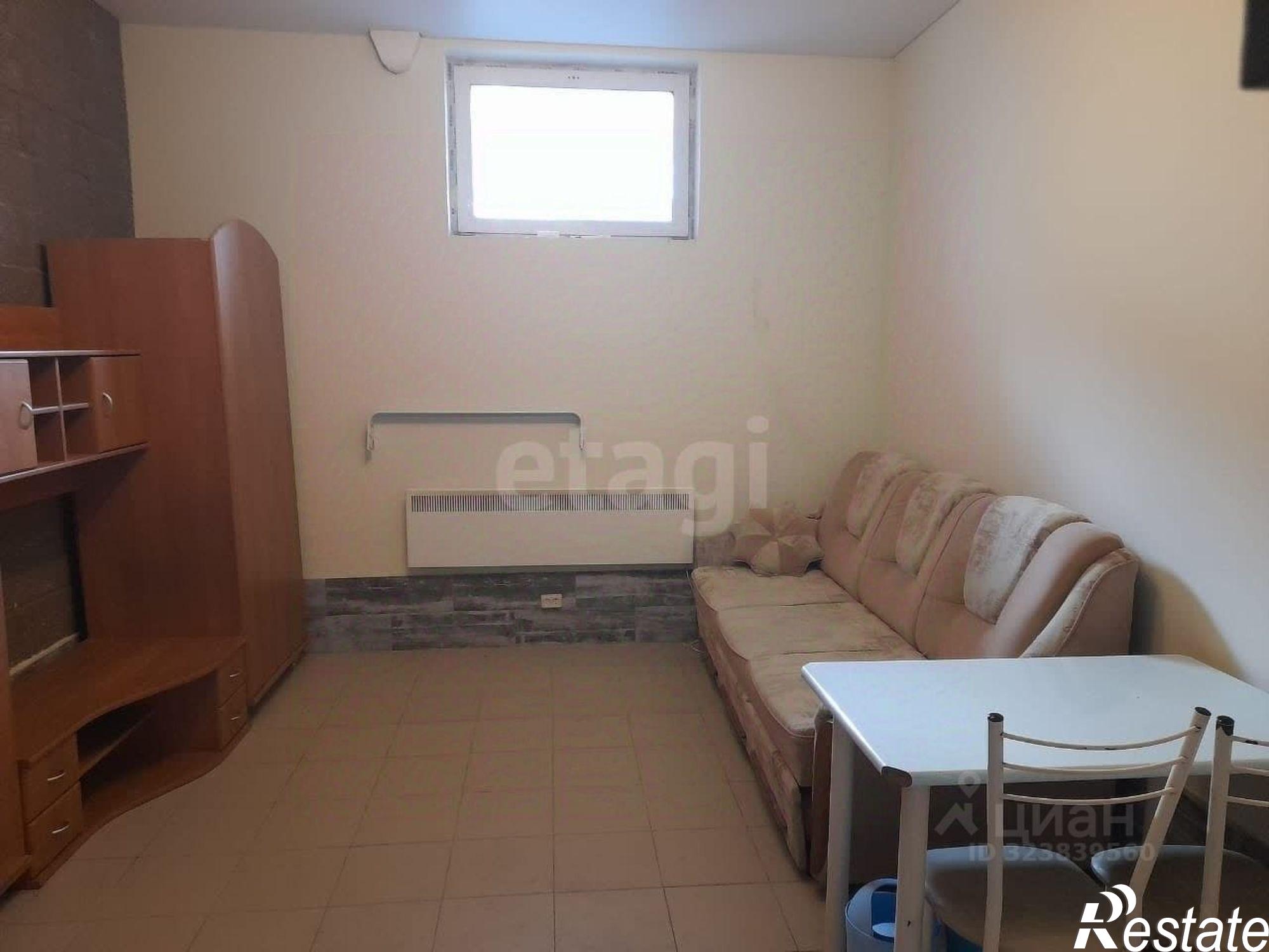 Купить торговое помещение за 2 376 240 рублей на Тепличная улица, 104