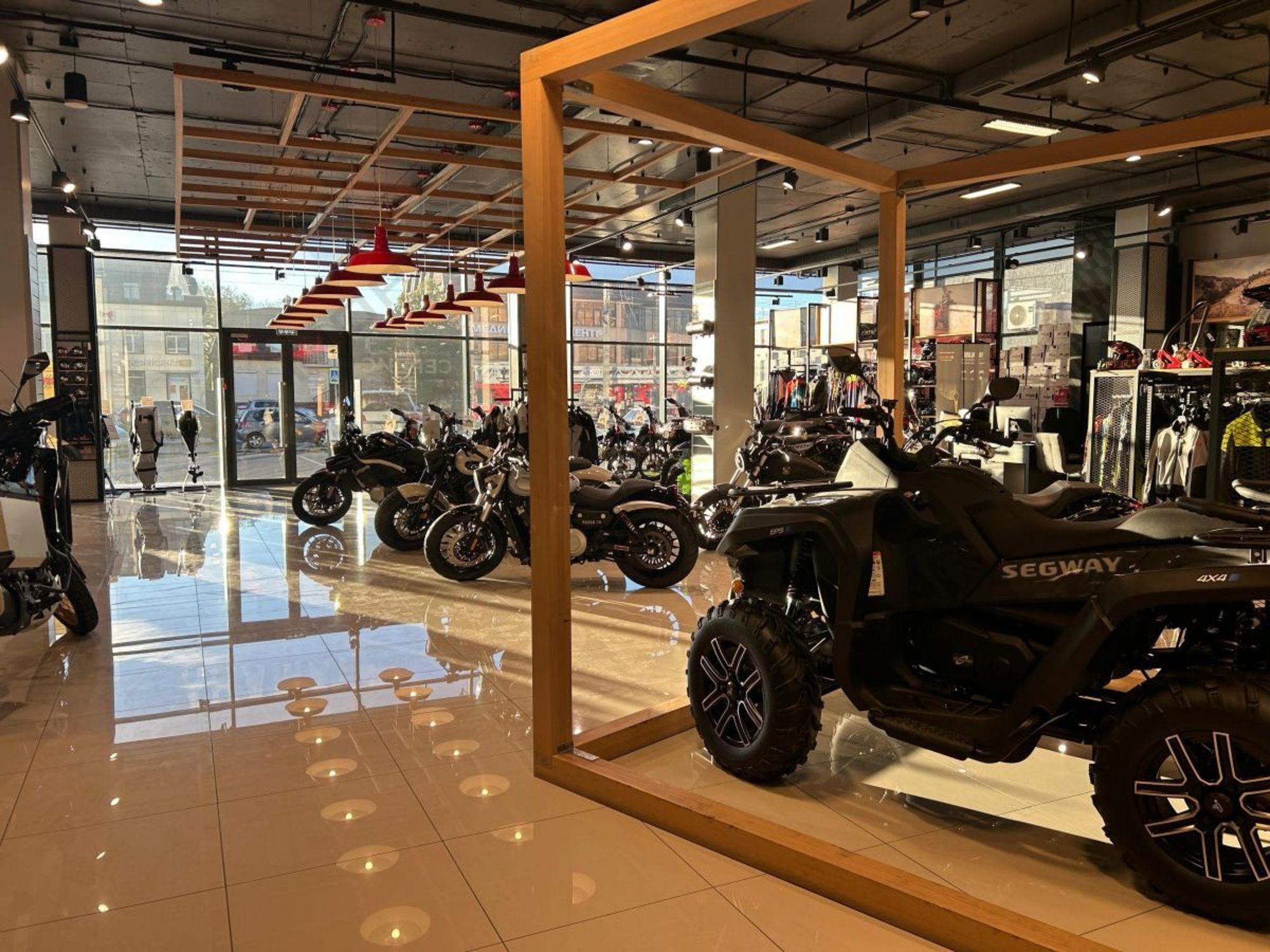 Купить торговое помещение за 330 000 000 рублей на Российская ул, 628