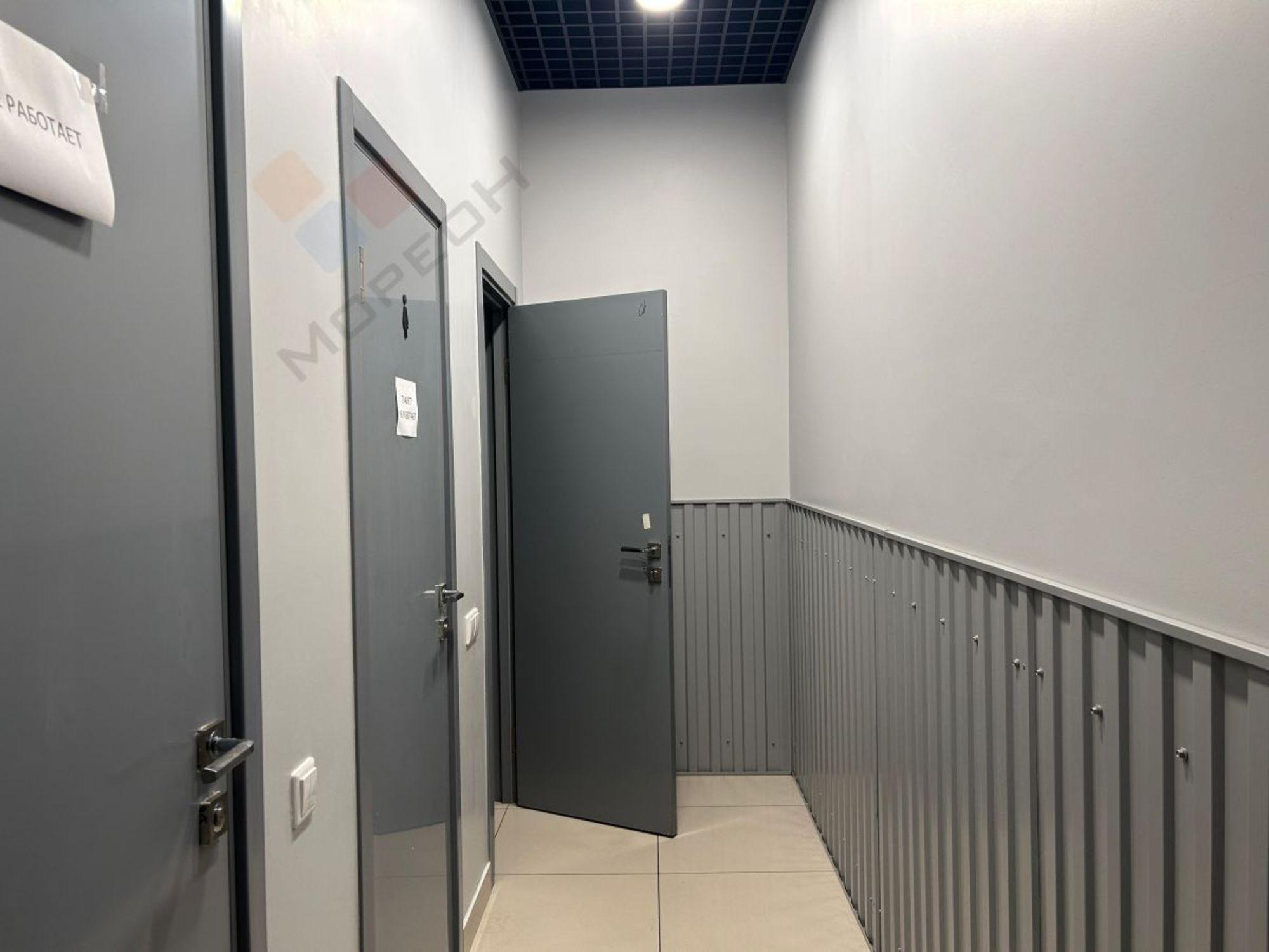 Купить торговое помещение за 330 000 000 рублей на Российская ул, 628