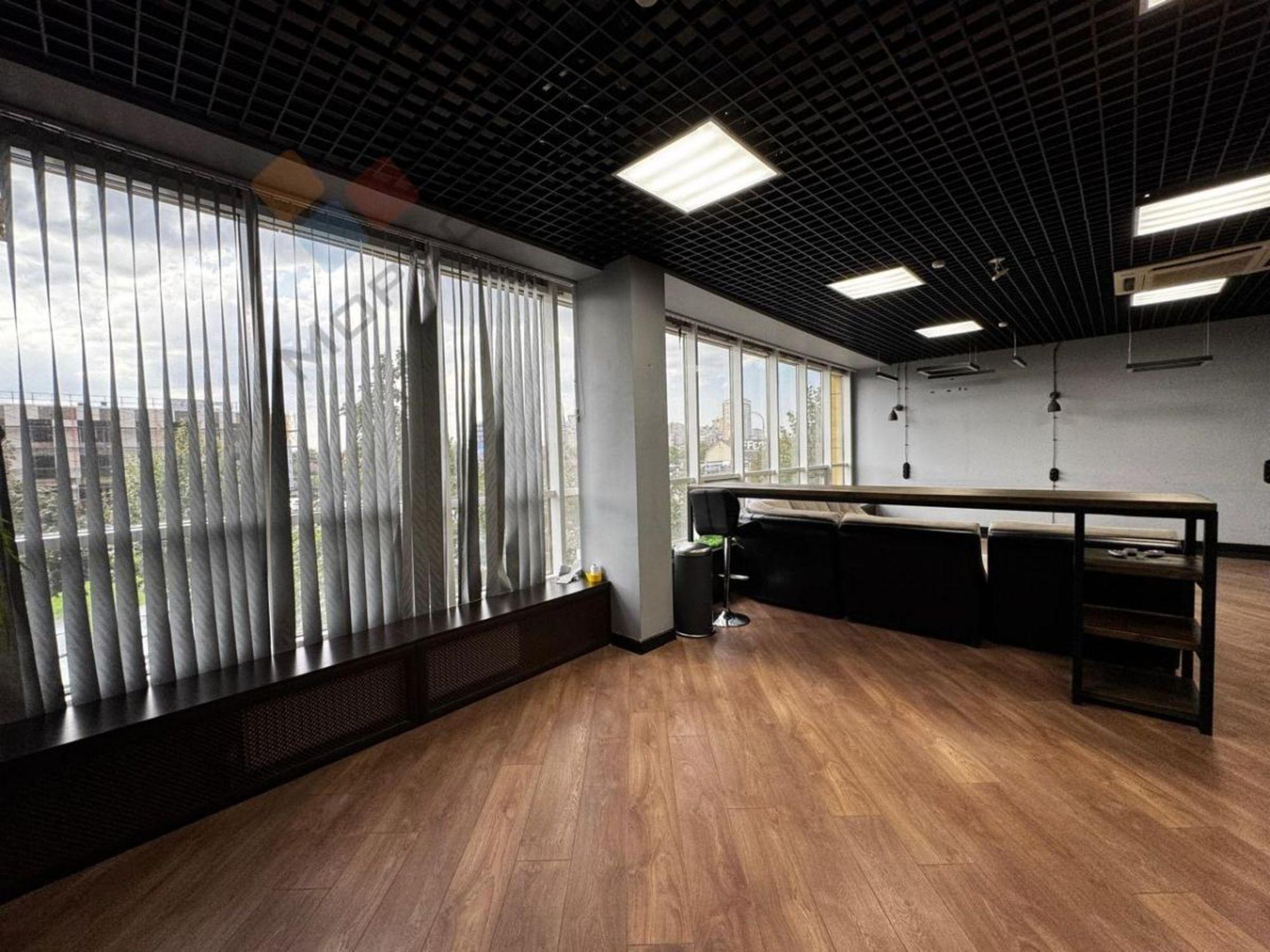 Купить офис, помещение под офис за 40 000 000 рублей на им. 40-летия Победы ул, 178к1