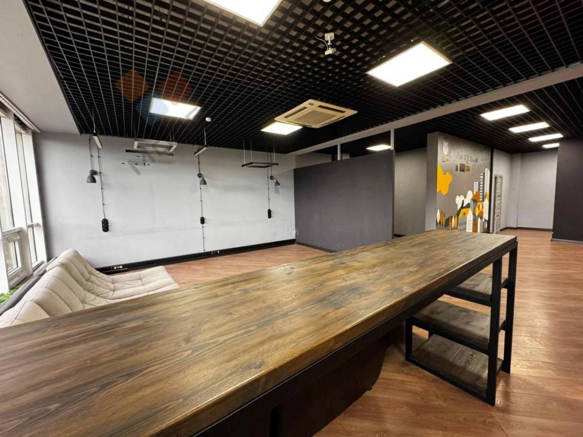 Купить офис, помещение под офис за 40 000 000 рублей на им. 40-летия Победы ул, 178к1