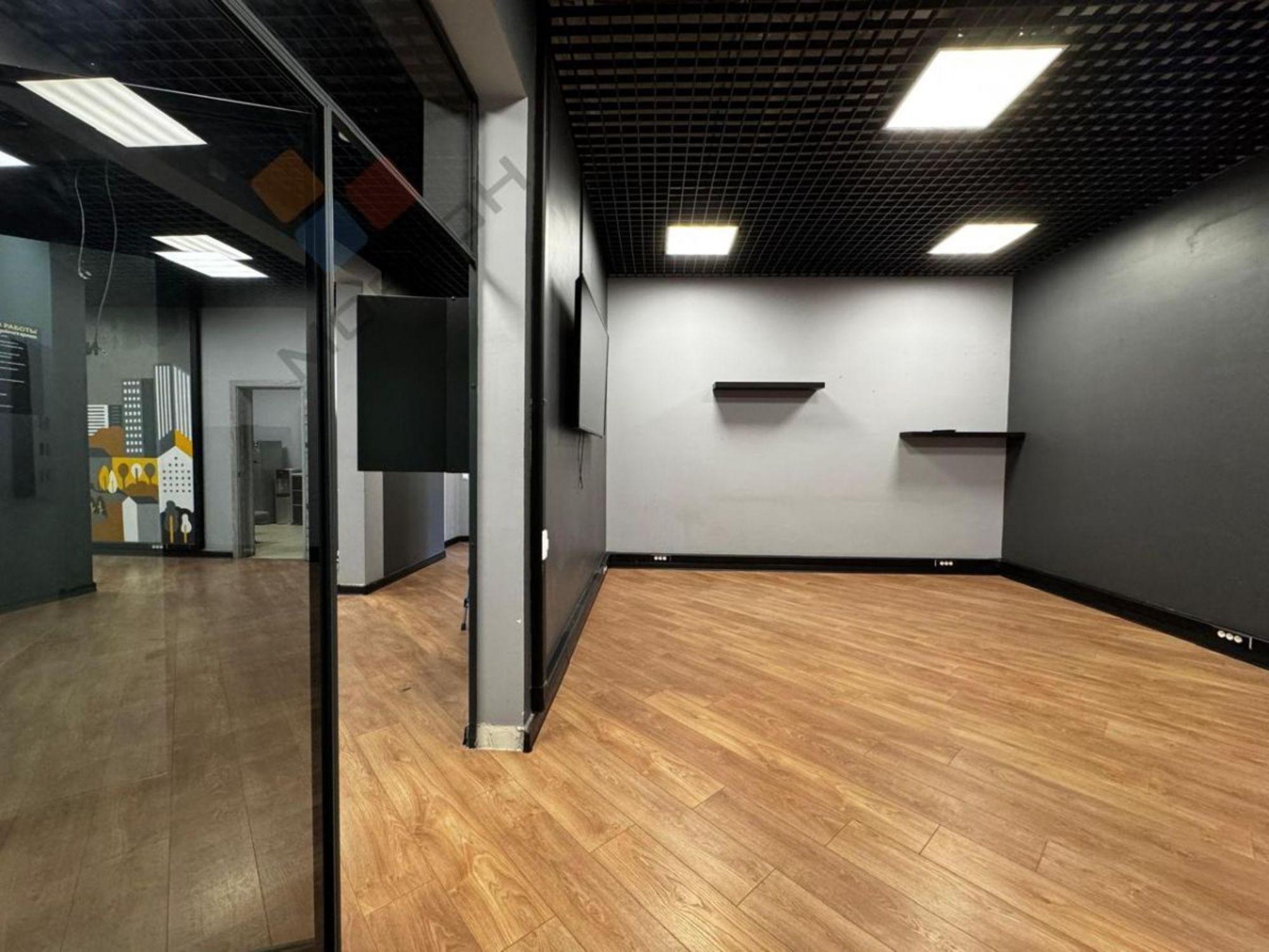 Купить офис, помещение под офис за 40 000 000 рублей на им. 40-летия Победы ул, 178к1