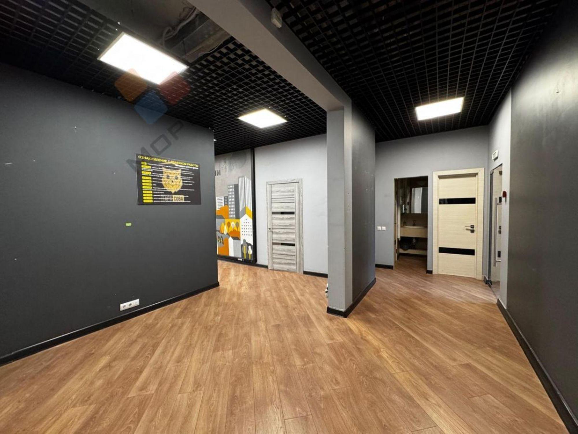 Купить офис, помещение под офис за 40 000 000 рублей на им. 40-летия Победы ул, 178к1