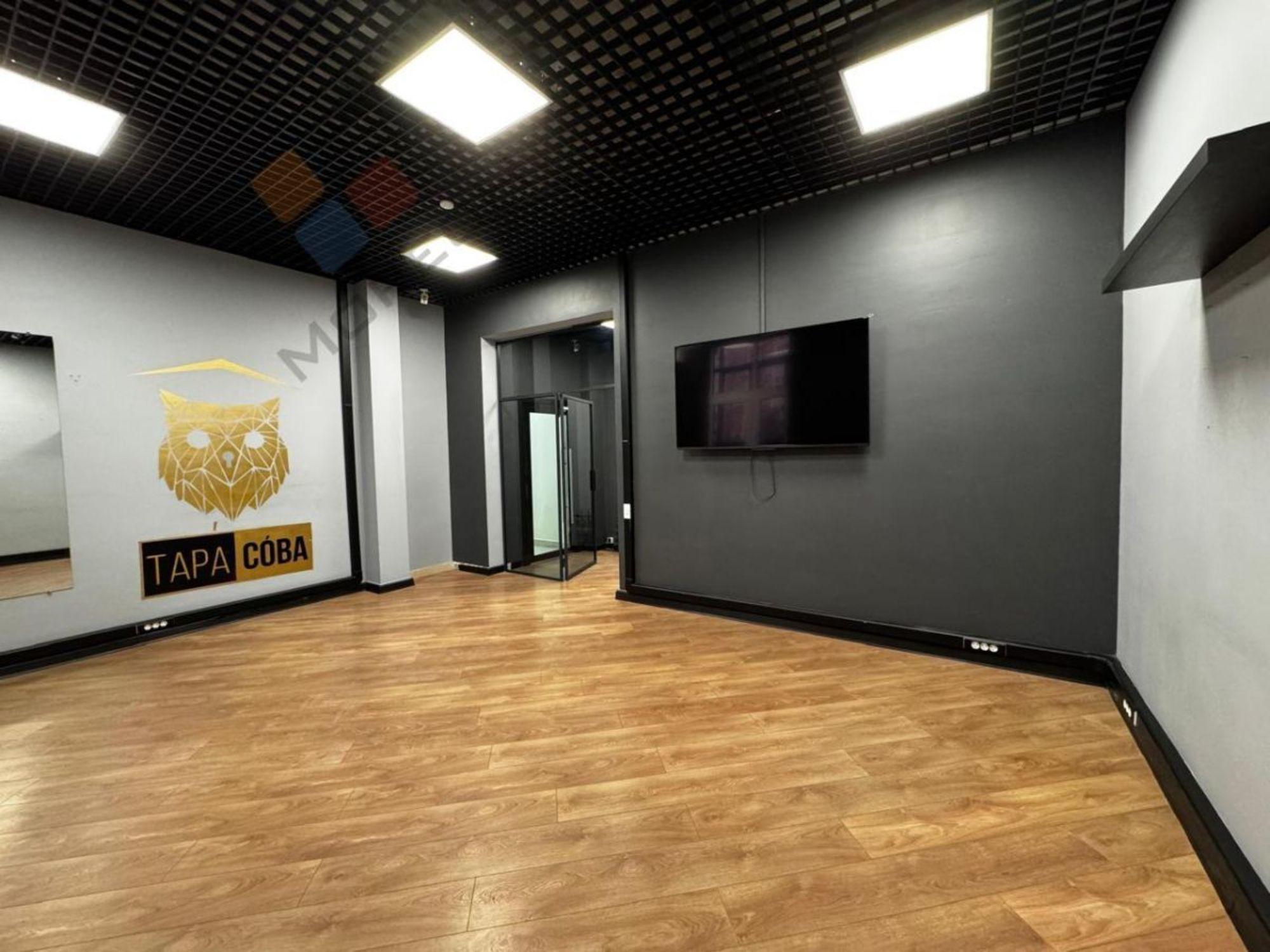 Купить офис, помещение под офис за 40 000 000 рублей на им. 40-летия Победы ул, 178к1