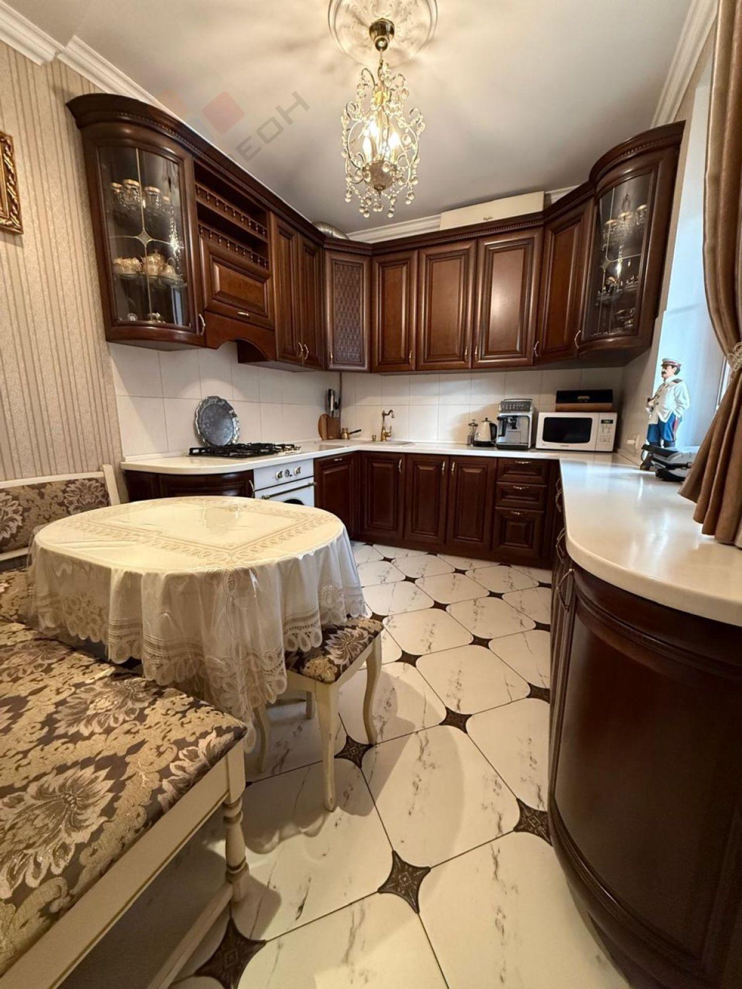 Купить дачу, дом, коттедж за 36 000 000 рублей на Александра Матросова ул, 76