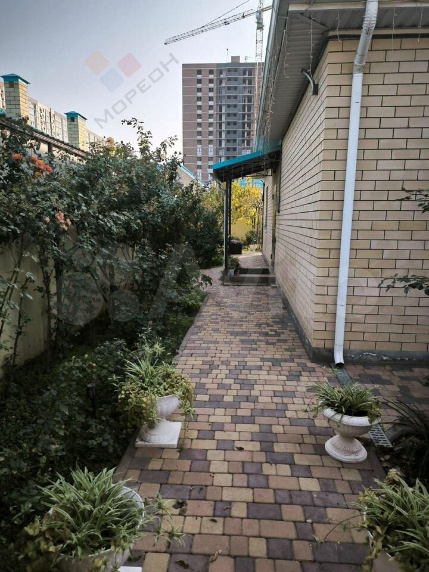 Купить дачу, дом, коттедж за 15 000 000 рублей на 9-й Горнострелковой дивизии ул, 32