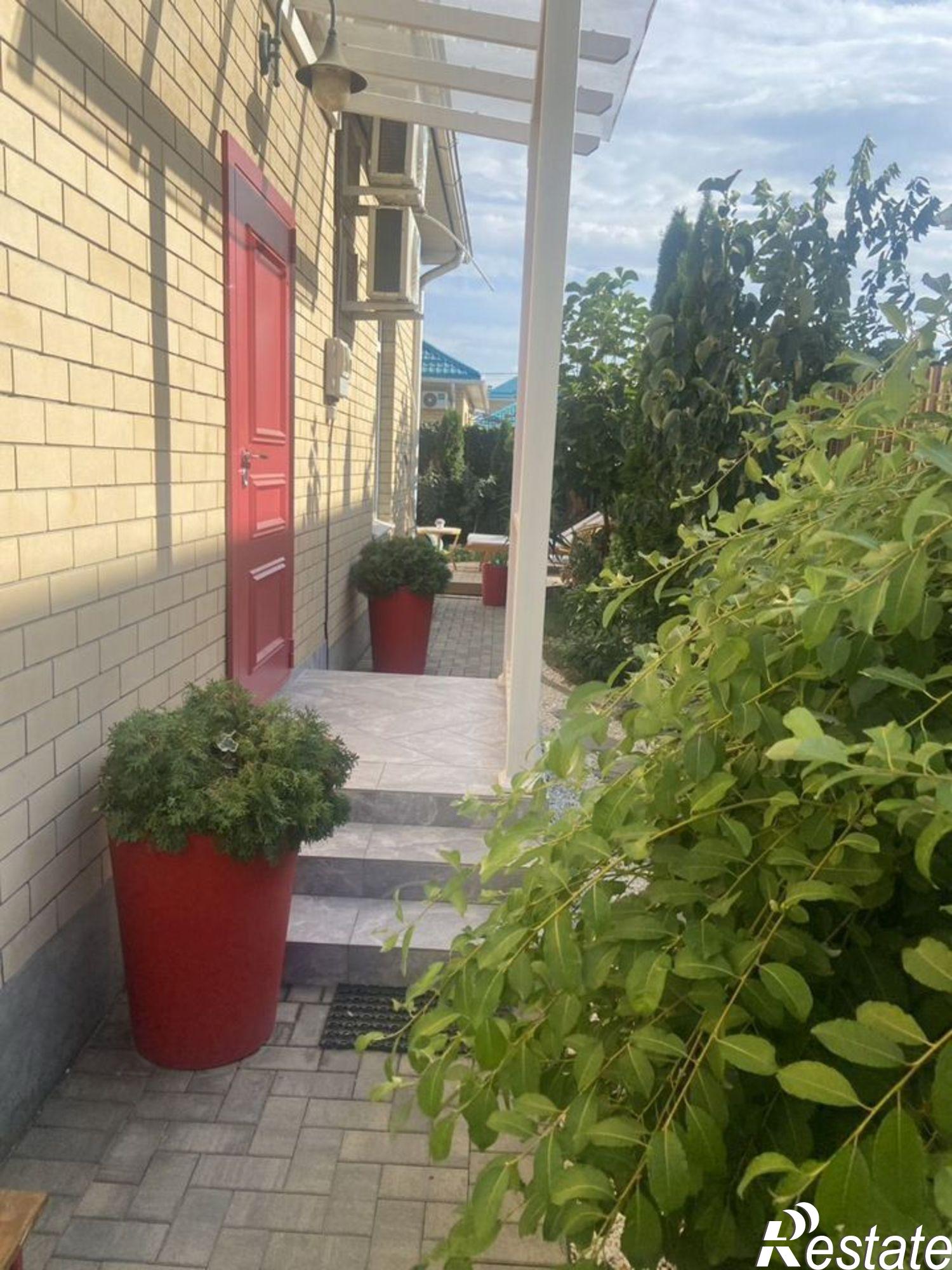 Сдать дачу, дом, коттедж за 200 000 рублей на ул им. Виктора Тюрина, 12