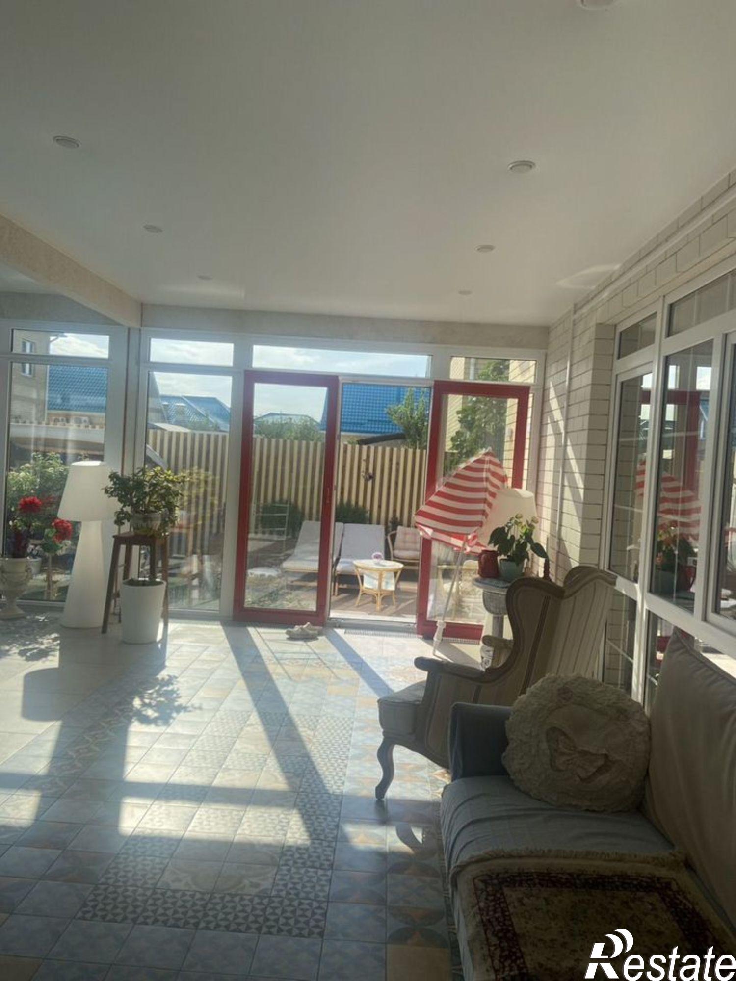 Сдать дачу, дом, коттедж за 200 000 рублей на ул им. Виктора Тюрина, 12