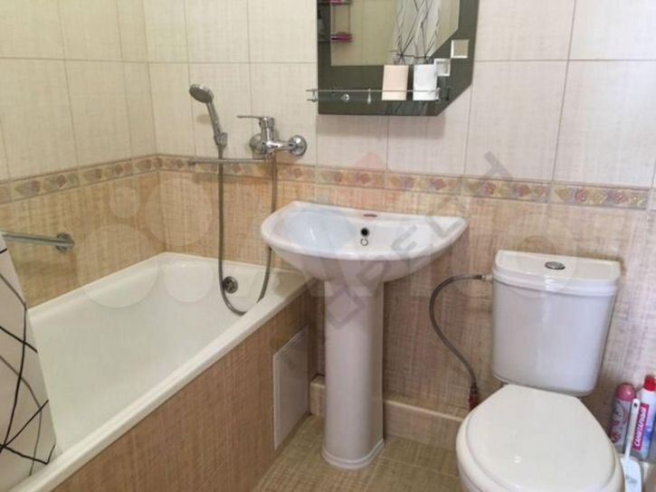 1-комн квартира Нефтяников ш, 67