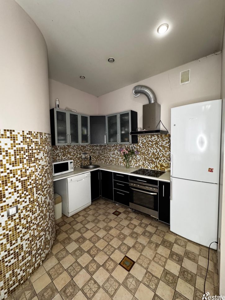 3-комн квартира Есаульская , 58/1