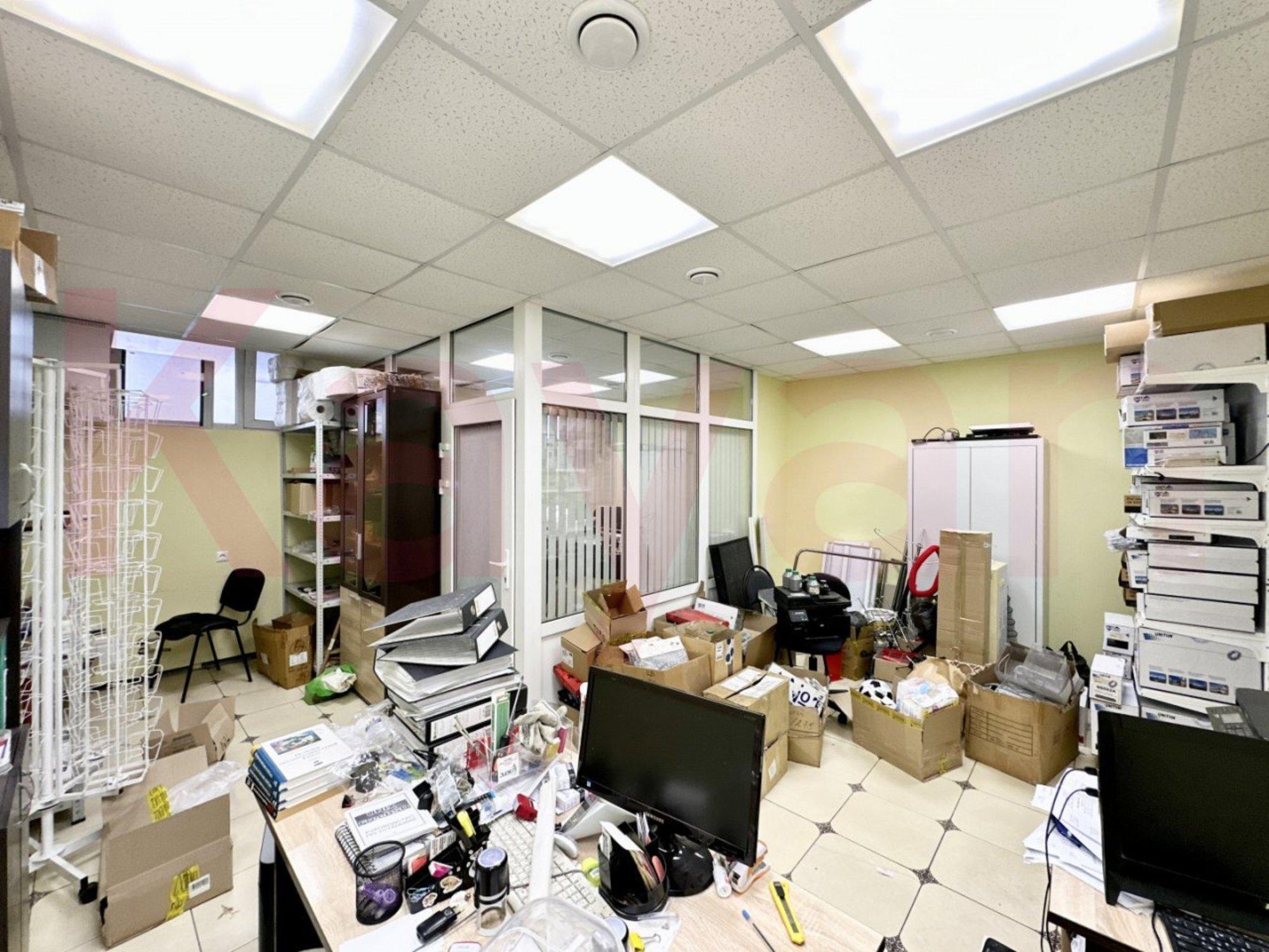 Купить офис, помещение под офис за 3 000 000 рублей на им. Селезнева ул.