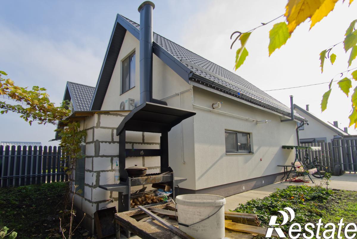 Купить дачу, дом, коттедж за 8 550 000 рублей на пос. Берёзовый, ул. А. Рудзевича, 8