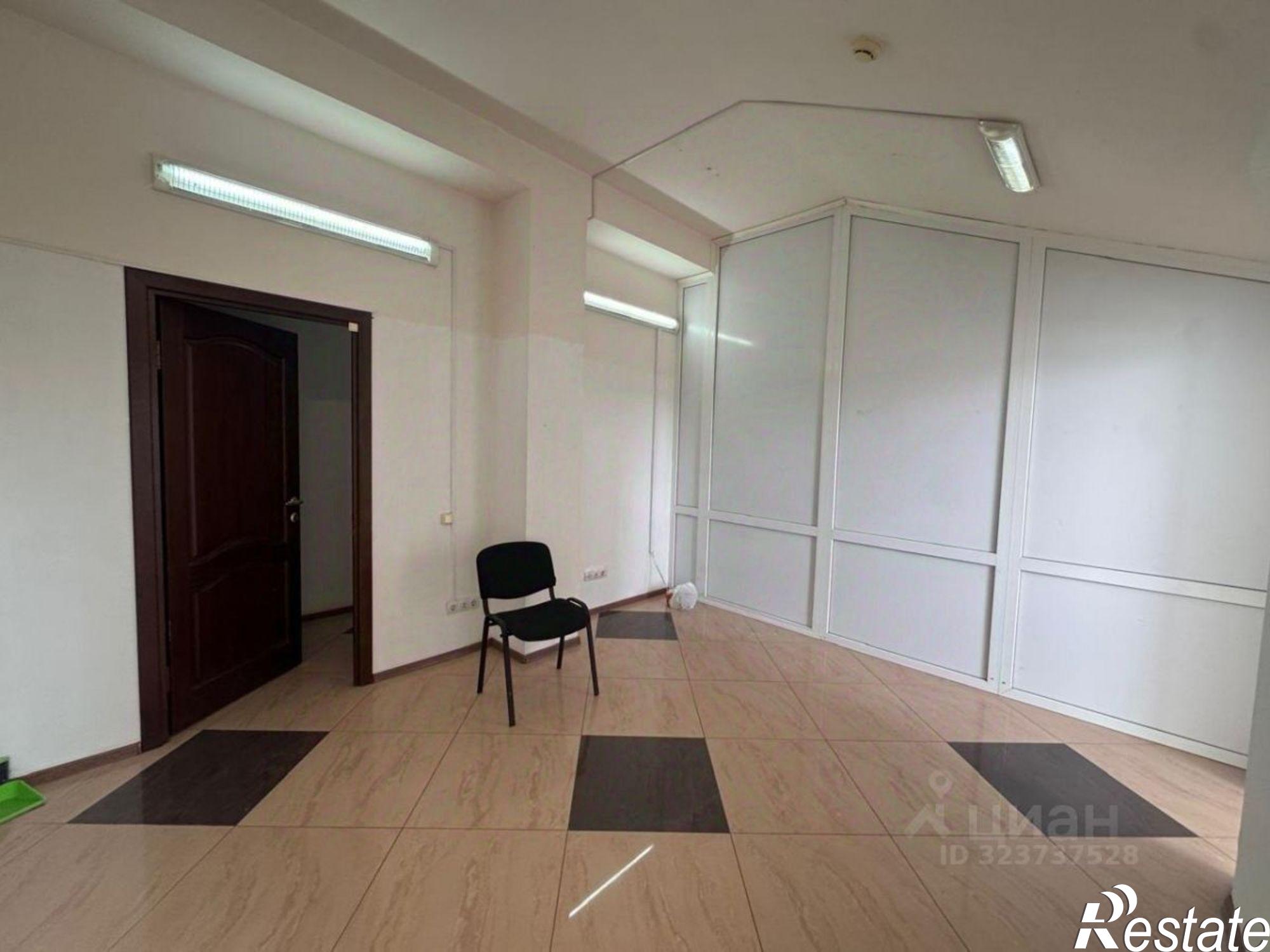 Сдать офис, помещение под офис за 25 000 рублей на улица Калинина, 13