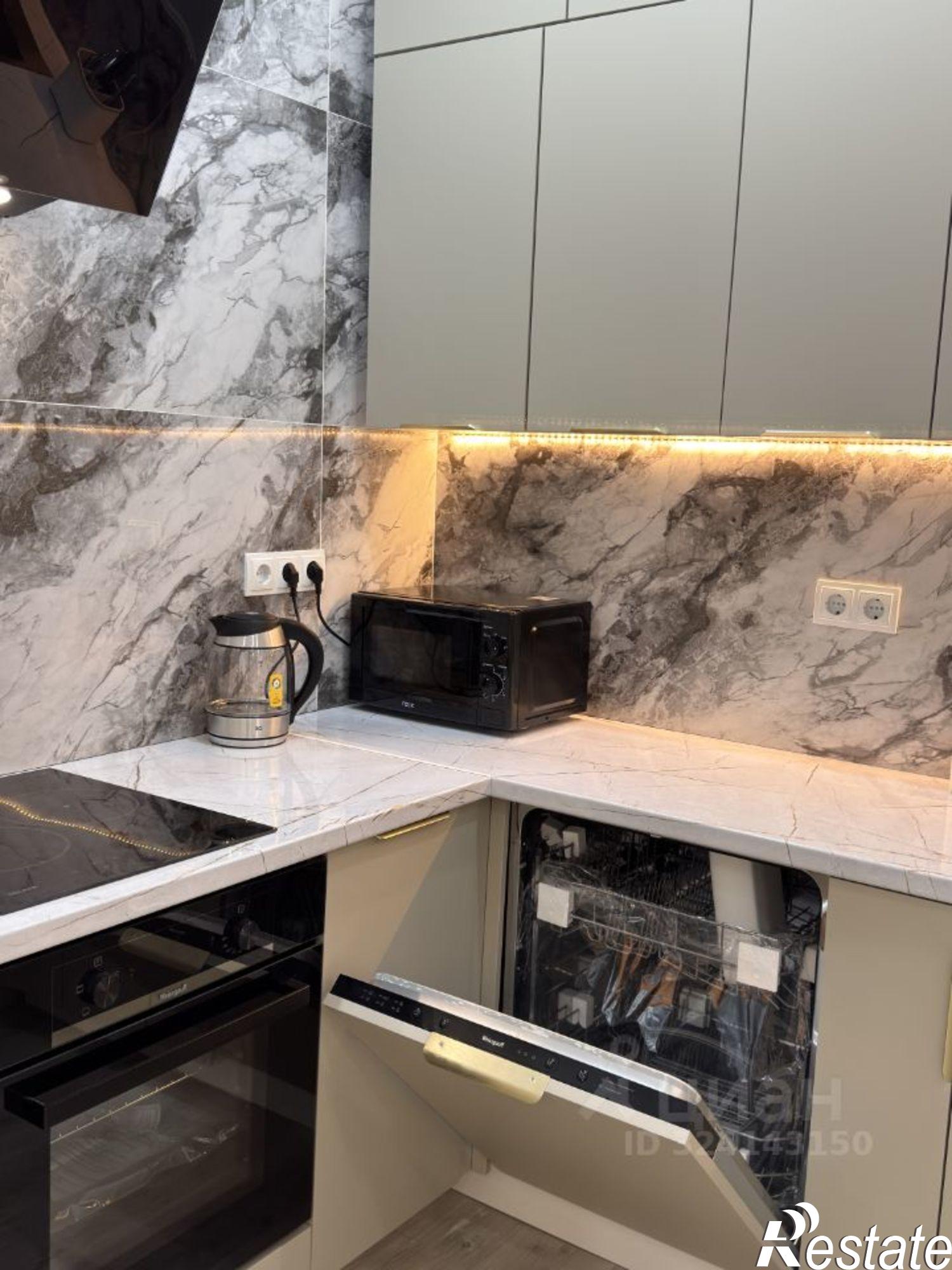 Сдать квартиру за 35 000 рублей на улица имени Героя Ростовского, 8 к3