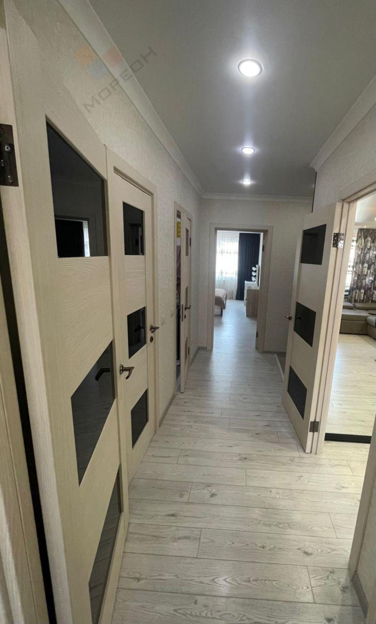 Купить квартиру за 10 000 000 рублей на Героя Сарабеева ул, 7