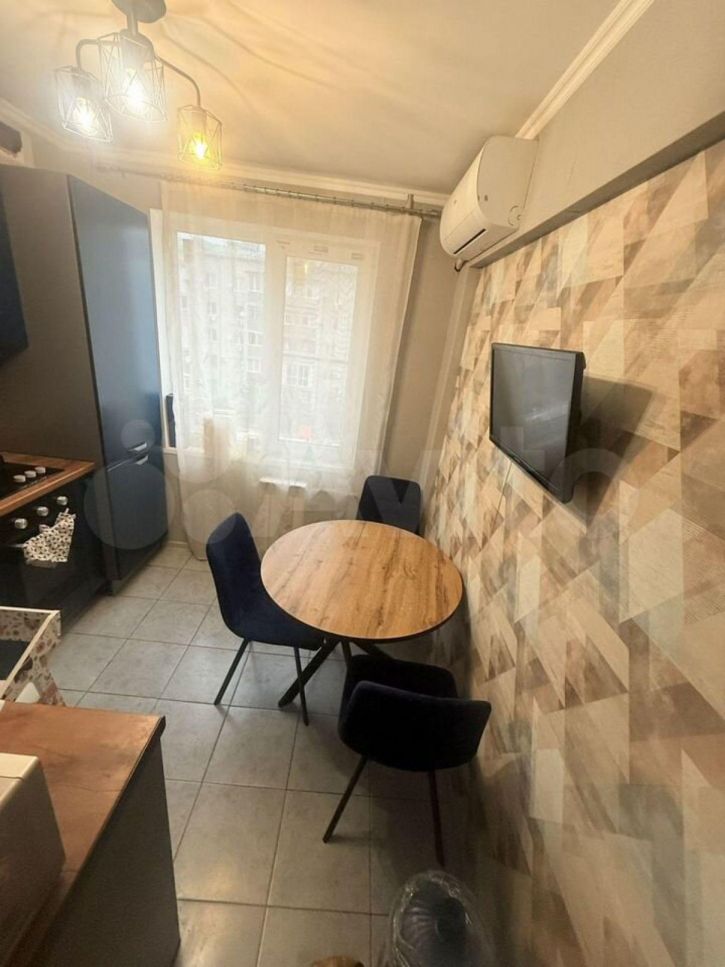 2-комн квартира Новгородская ул, 11