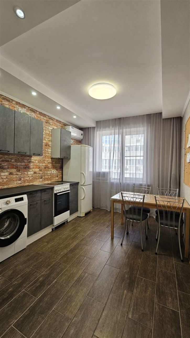 2-комн квартира ул Российская, д. 267/6 к А