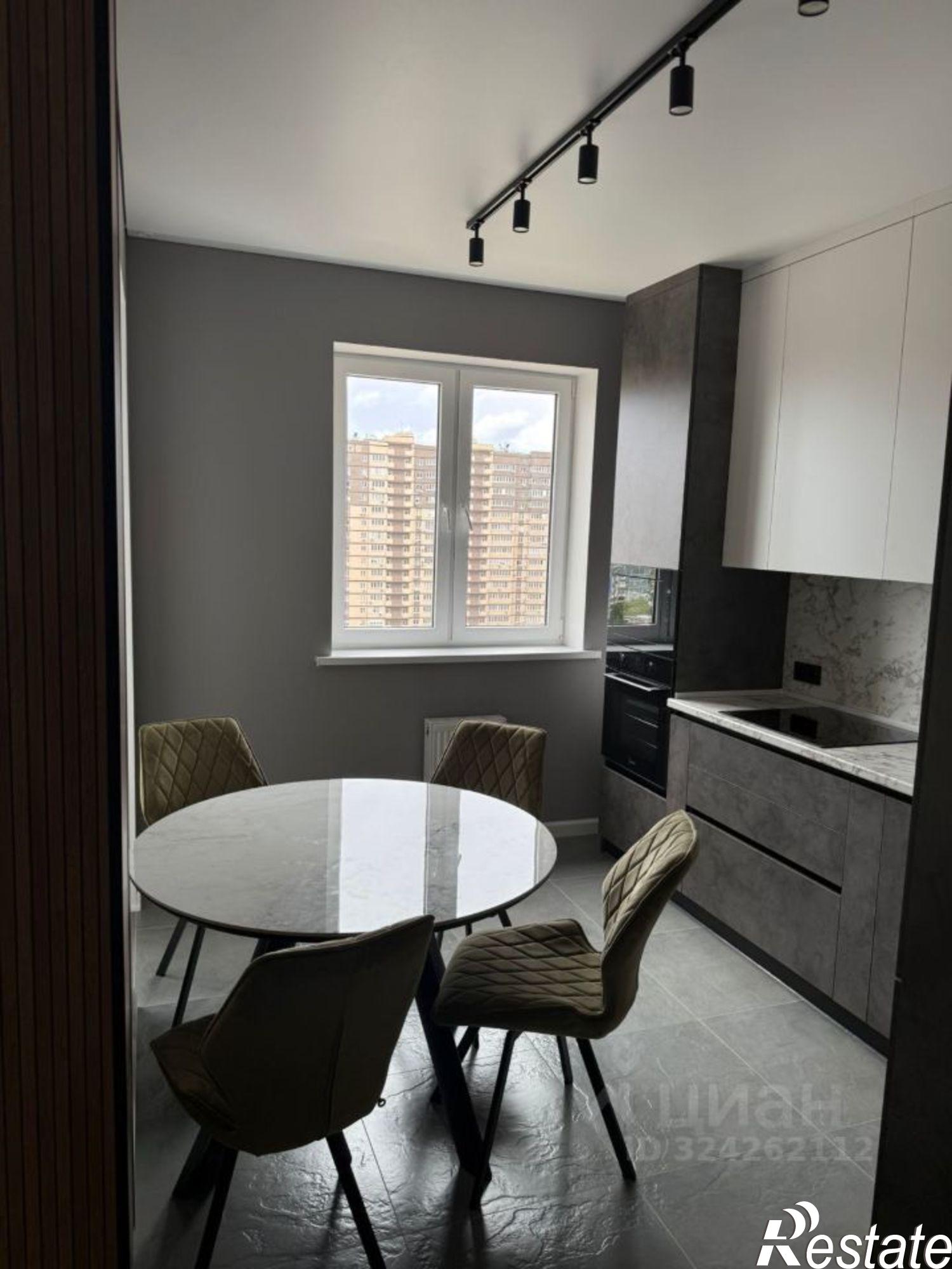 Сдать квартиру за 100 000 рублей на ул Стахановская, 129/2