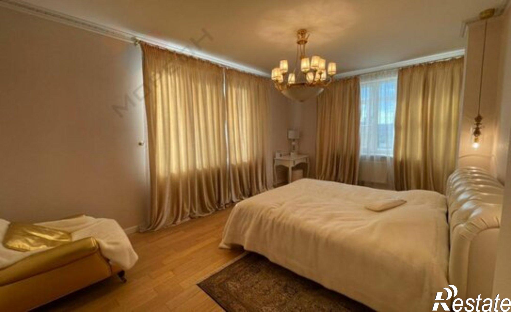 Купить квартиру за 78 000 000 рублей на Офицерская улица, 36