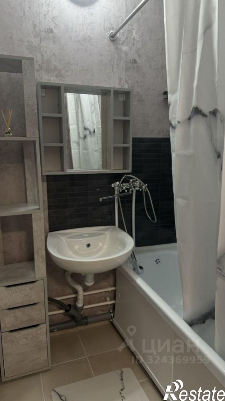 1-комн квартира ул им. генерал-лейтенанта Александра Сапрунова, 37,  д. 37