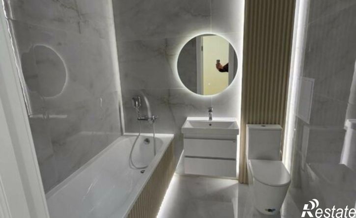 2-комн квартира б-р им. Адмирала Пустошкина, 11Б,  д. 11Б