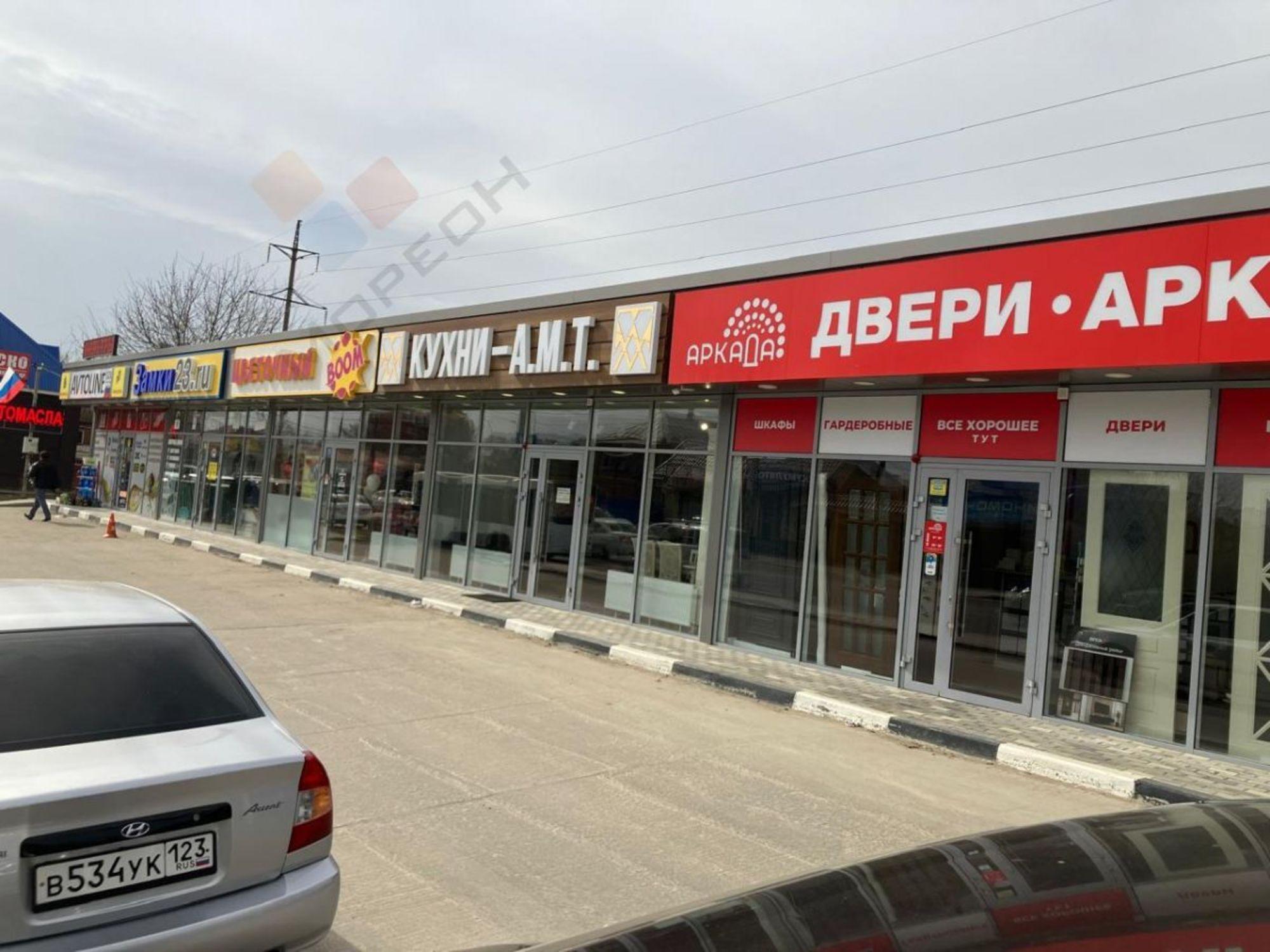 Купить торговое помещение за 51 000 000 рублей на Российская ул, 127/2