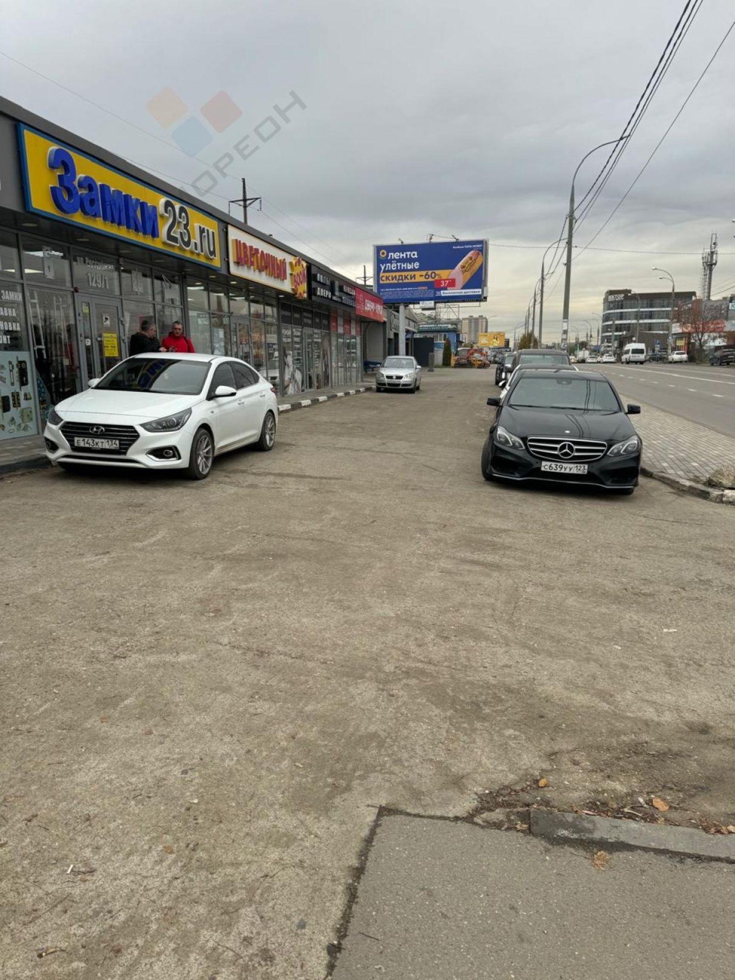 Купить торговое помещение за 51 000 000 рублей на Российская ул, 127/2