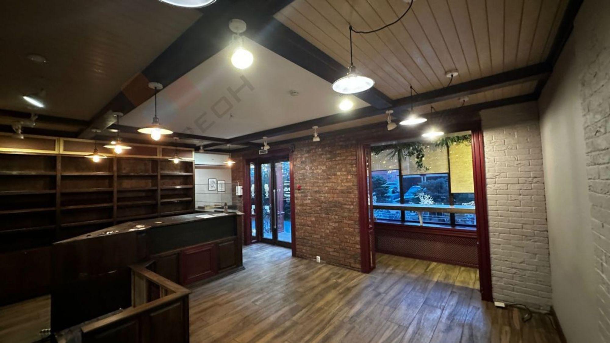 Сдать торговое помещение за 230 000 рублей на Восточно-Кругликовская ул, 28/1