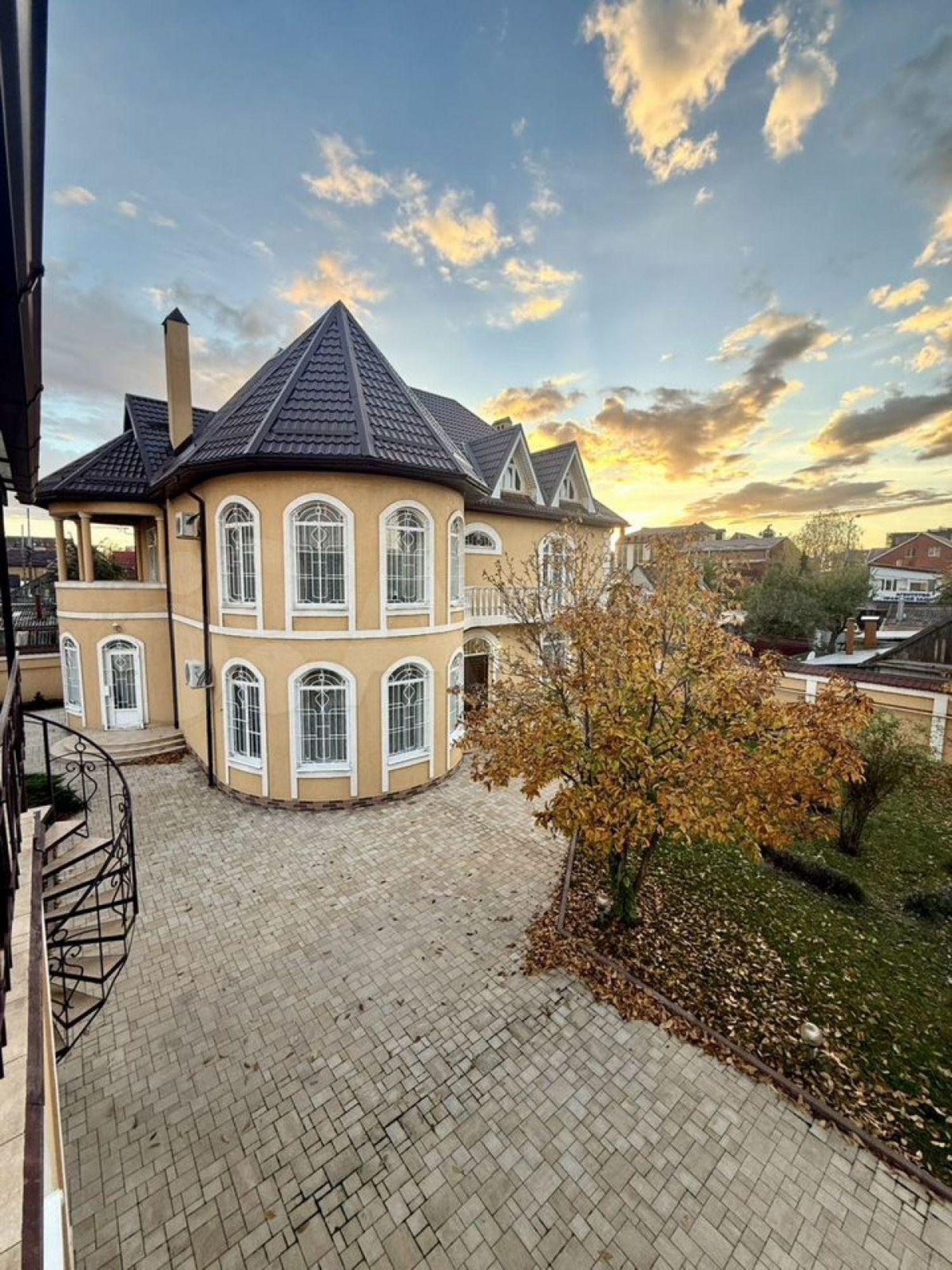 Купить дачу, дом, коттедж за 60 000 000 рублей на Красных Партизан пр-д, 4