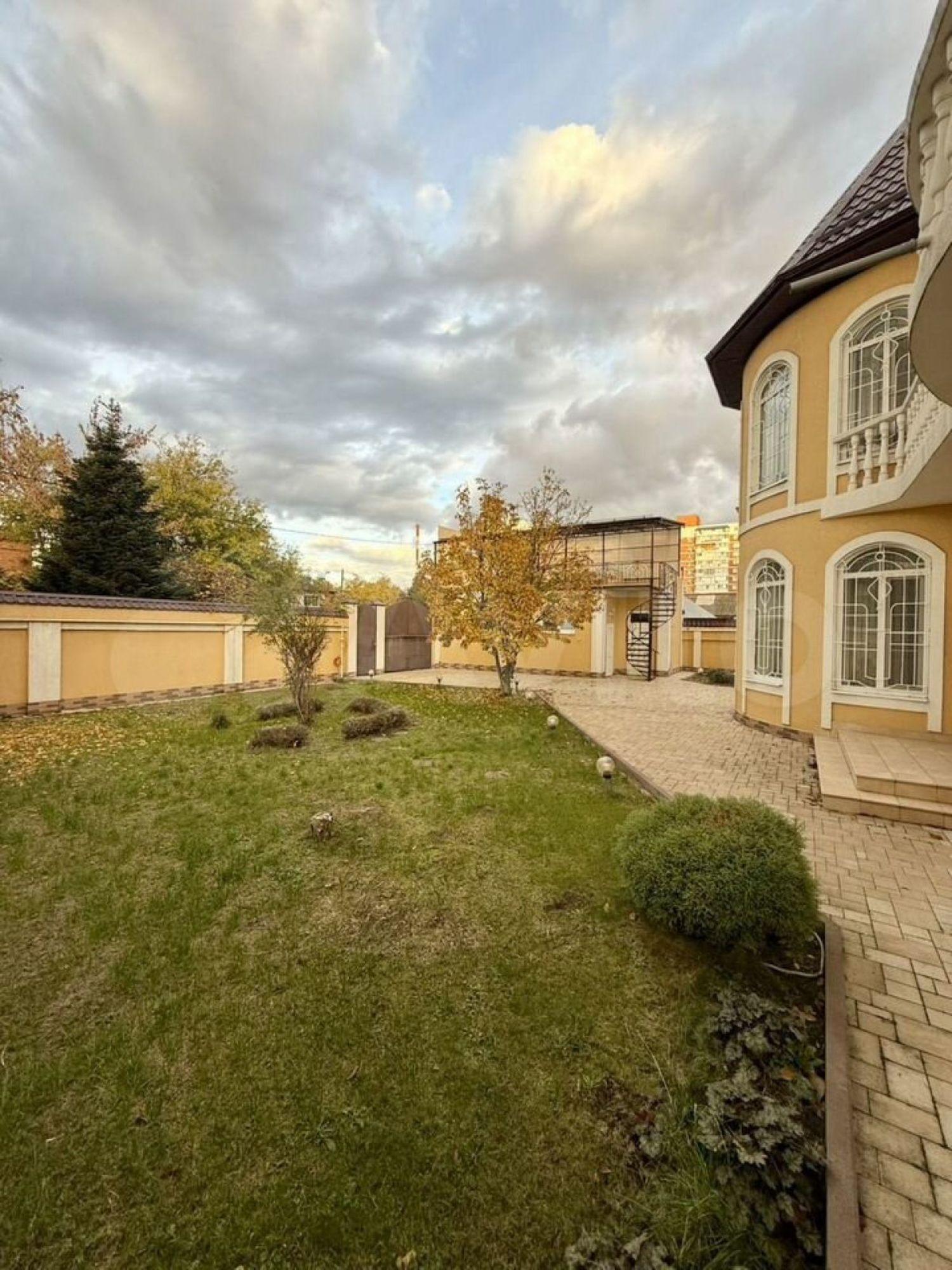 Купить дачу, дом, коттедж за 60 000 000 рублей на Красных Партизан пр-д, 4