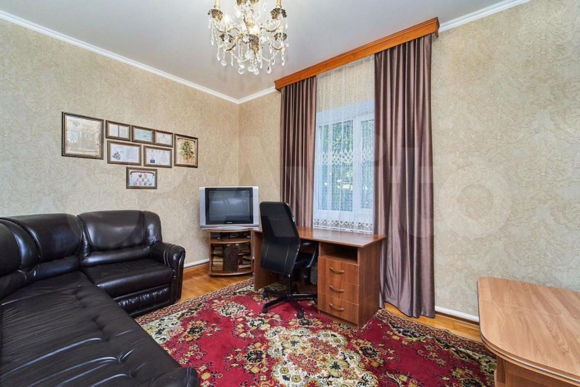 Купить дачу, дом, коттедж за 19 500 000 рублей на Академика Губкина ул, 129