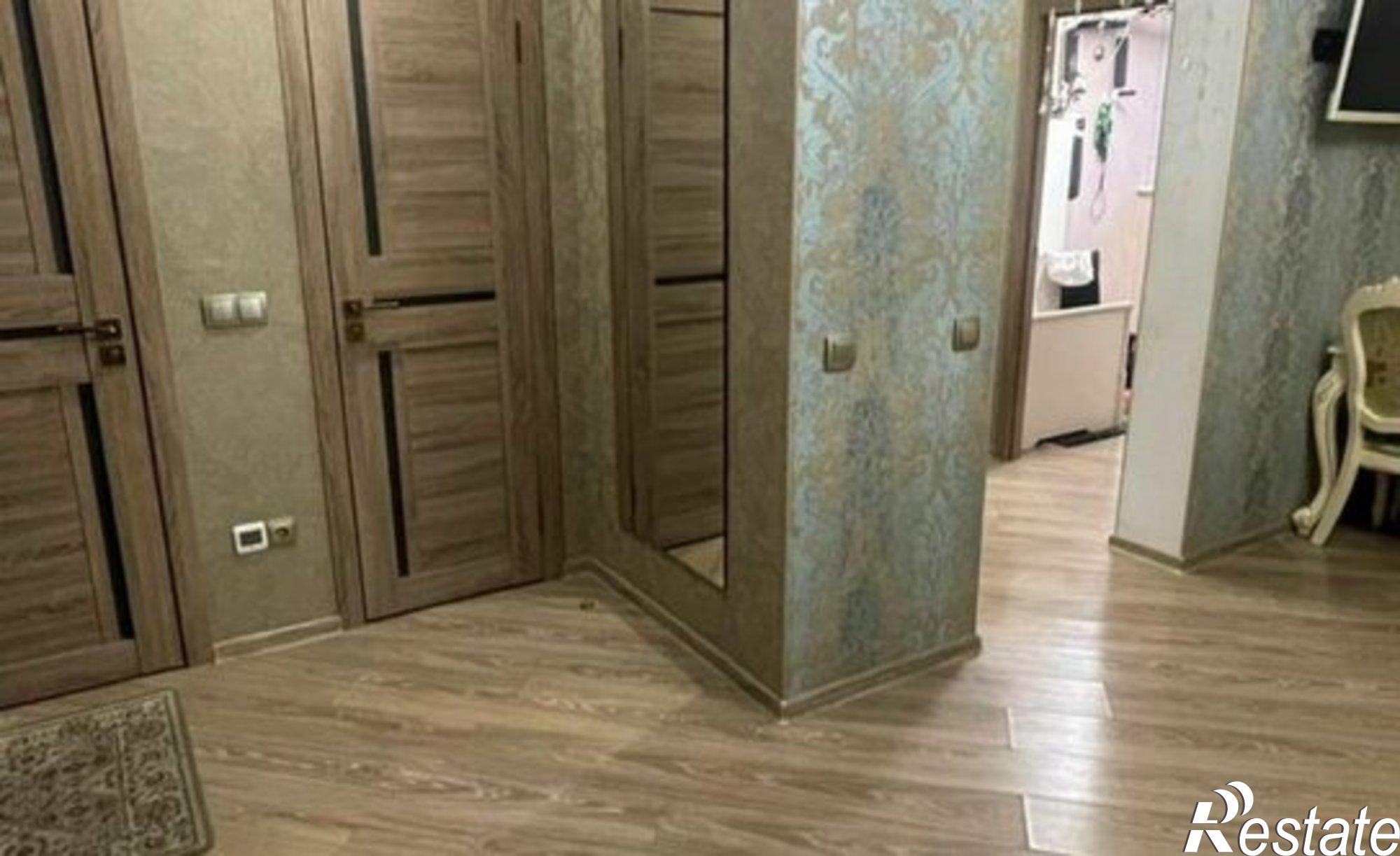 Купить квартиру за 10 000 000 рублей на Российская улица, 79/3 к1