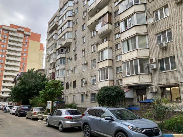 3-комн квартира Чекистов пр-кт, 42