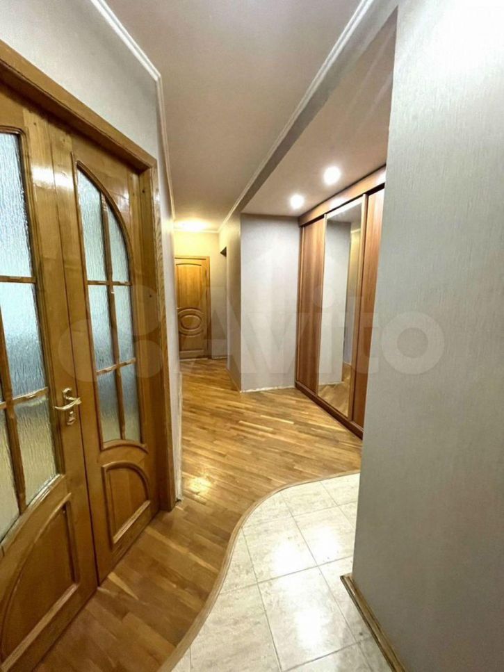 3-комн квартира Чекистов пр-кт, 42