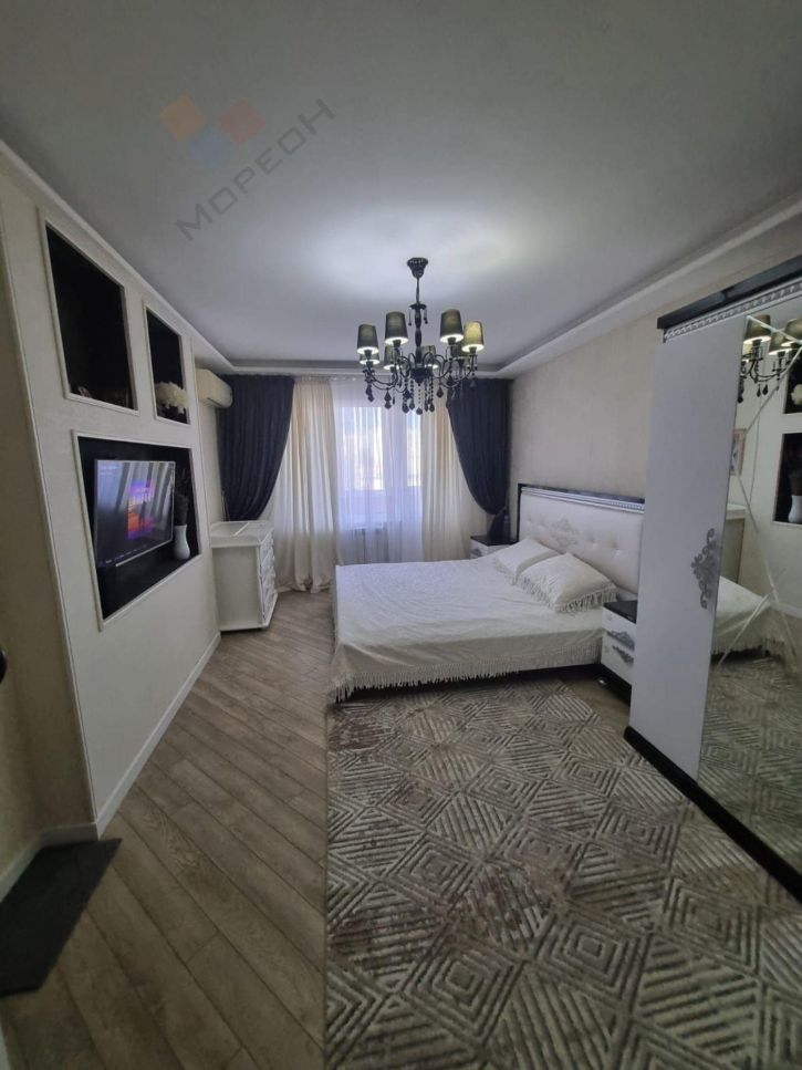 3-комн квартира Чекистов пр-кт, 21