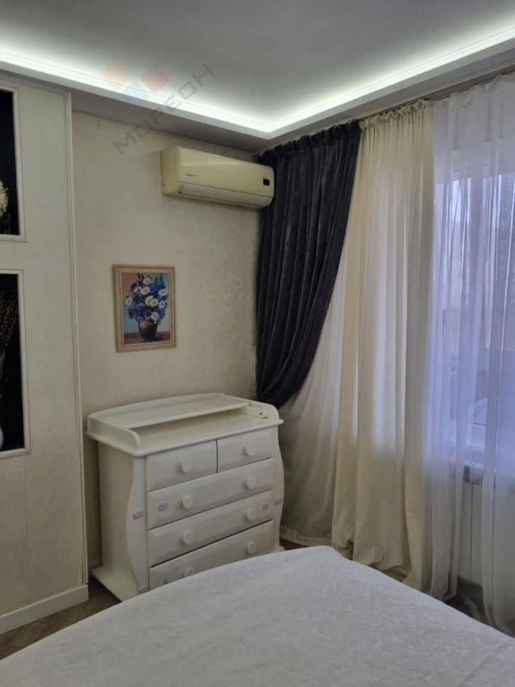 3-комн квартира Чекистов пр-кт, 21