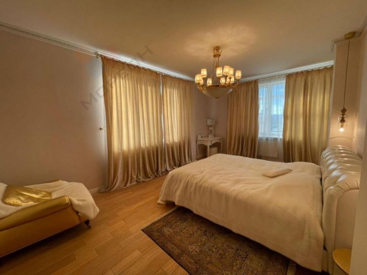 6-комн квартира Офицерская ул, 36